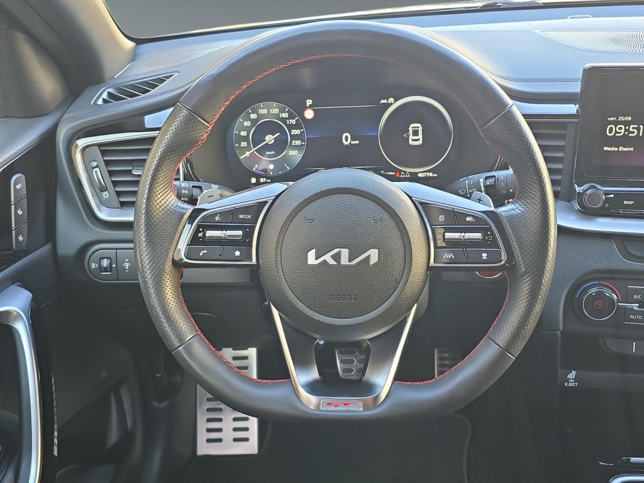 Kia Ceed GT 1.6T 204 DCT (2023) - Photo 12