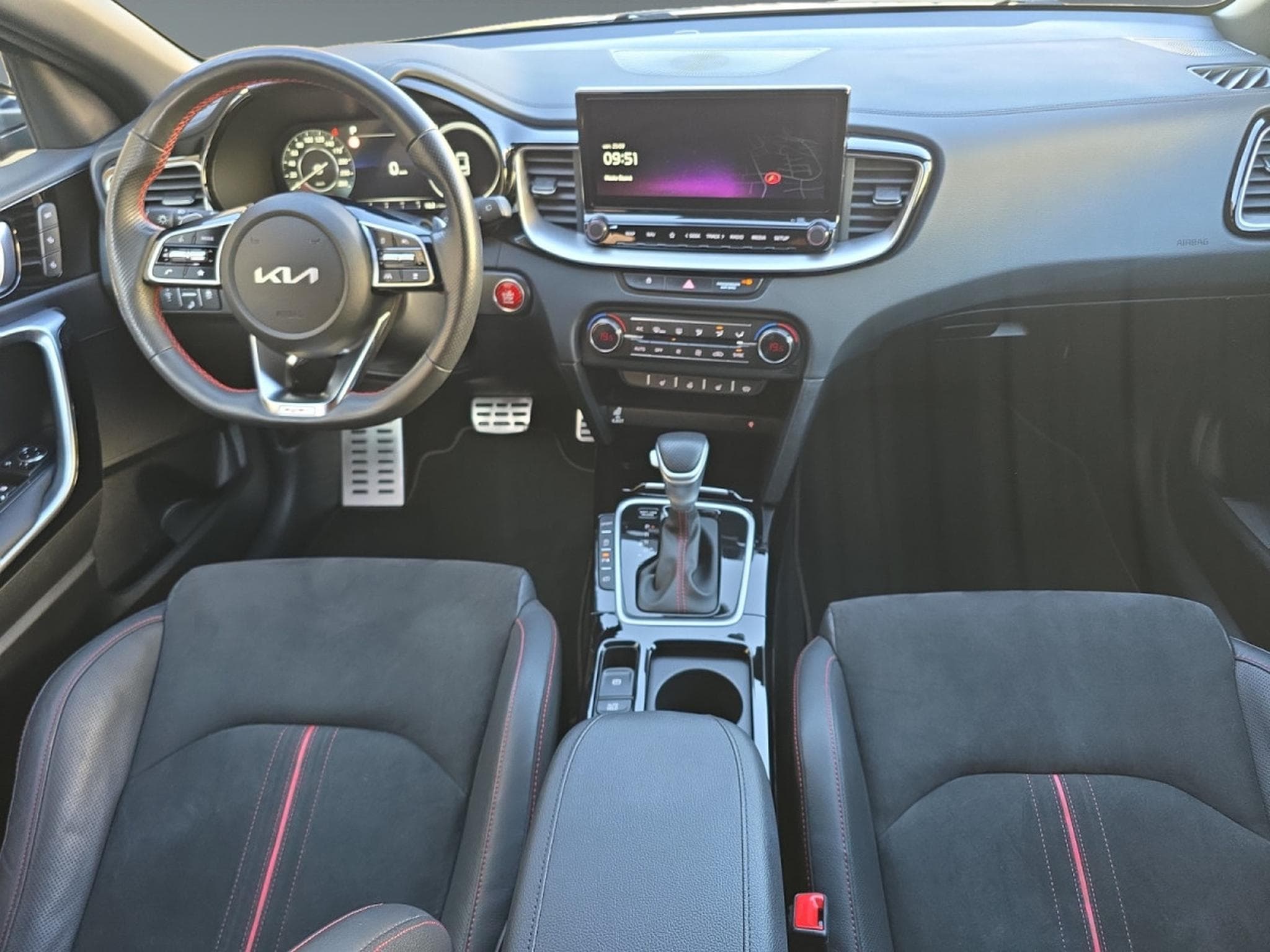 Kia Ceed GT 1.6T 204 DCT (2023) - Photo 11