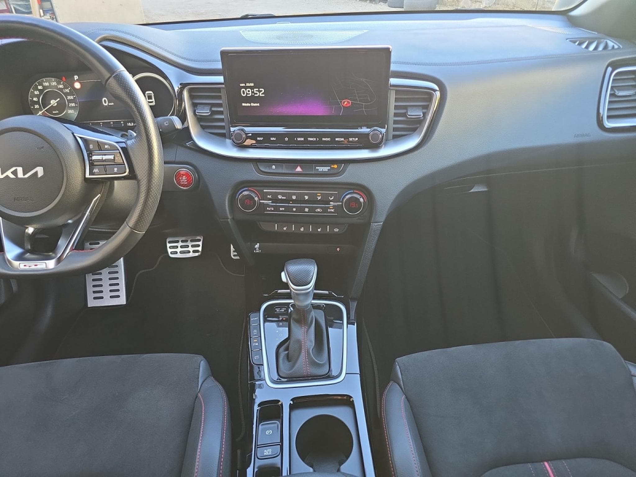 Kia Ceed GT 1.6T 204 DCT (2023) - Photo 14