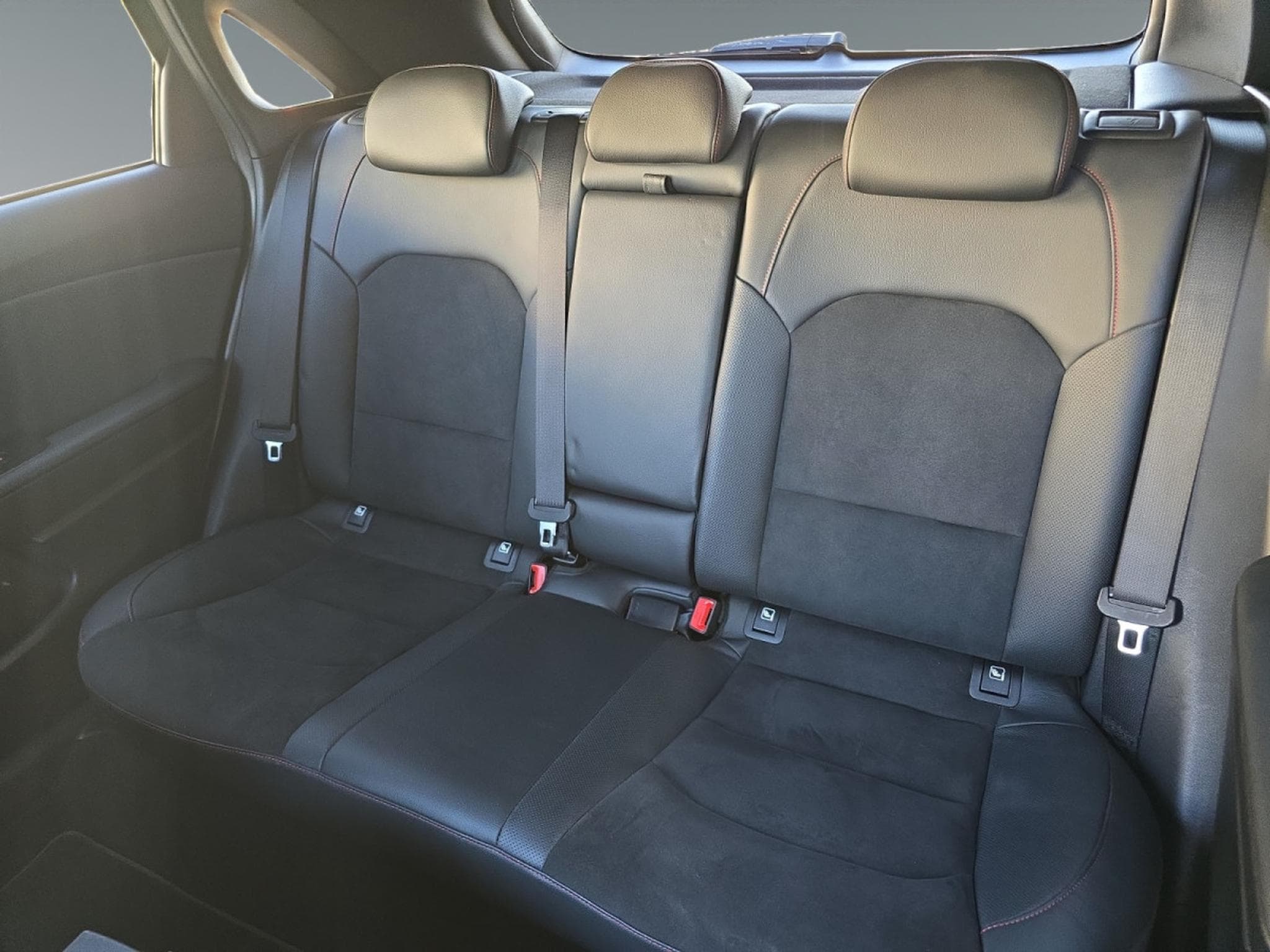 Kia Ceed GT 1.6T 204 DCT (2023) - Photo 15