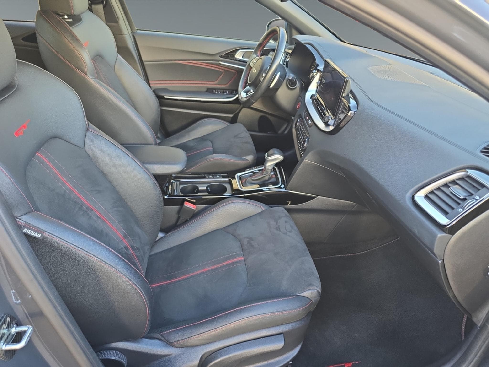 Kia Ceed GT 1.6T 204 DCT (2023) - Photo 16
