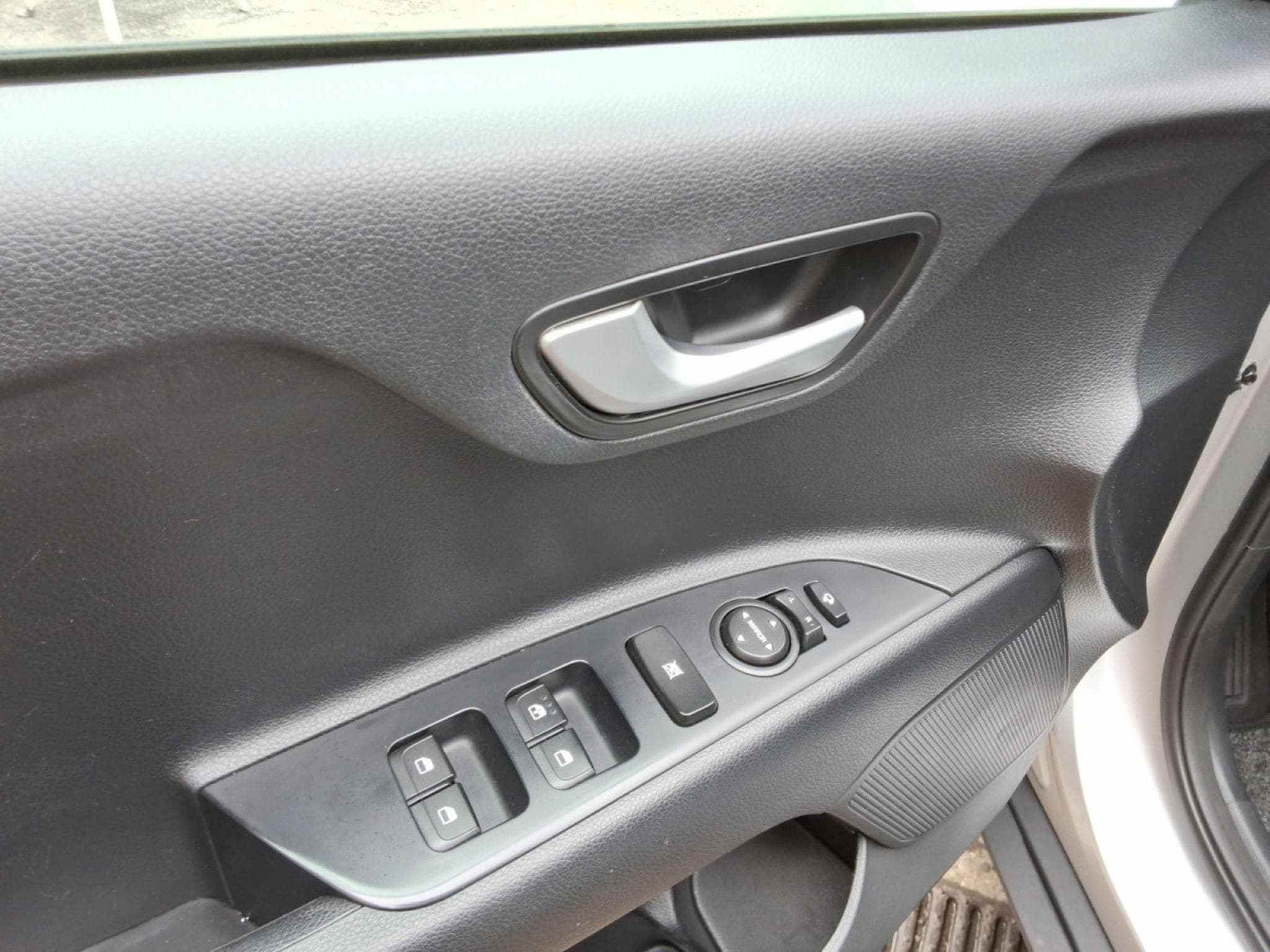 Kia Stonic Fusion 1.4 6AT ISG (2019) - Photo 10