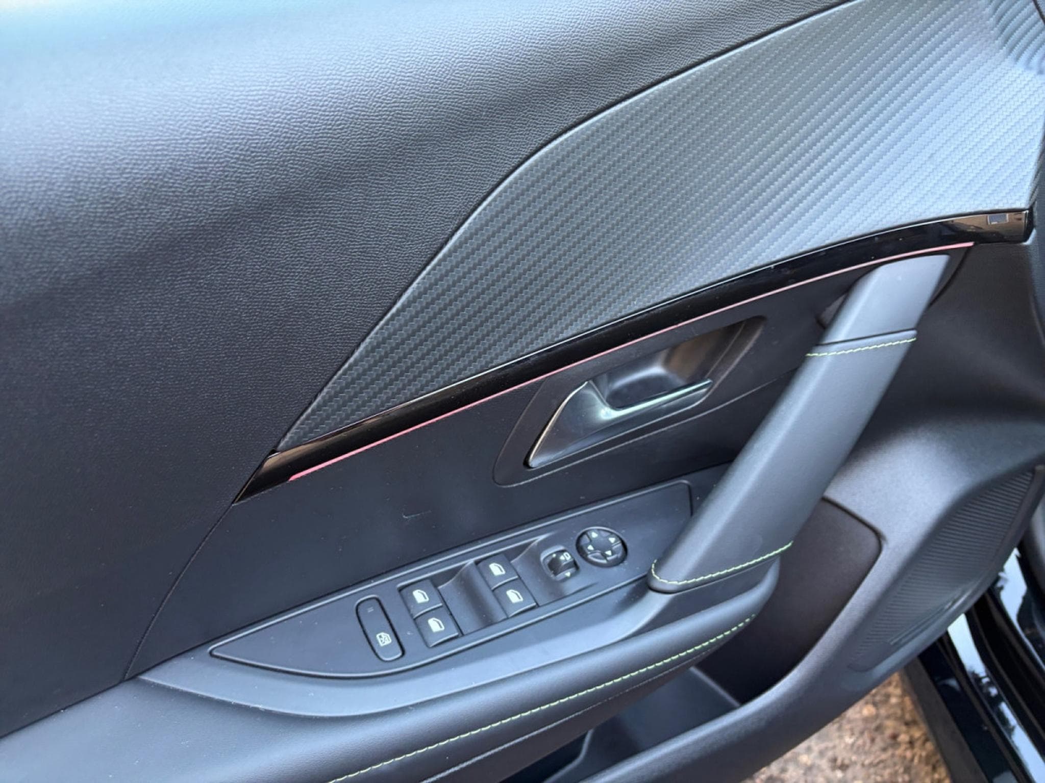 Peugeot 208 GT 1.2 5D AUTO6 (2025) - Photo 10