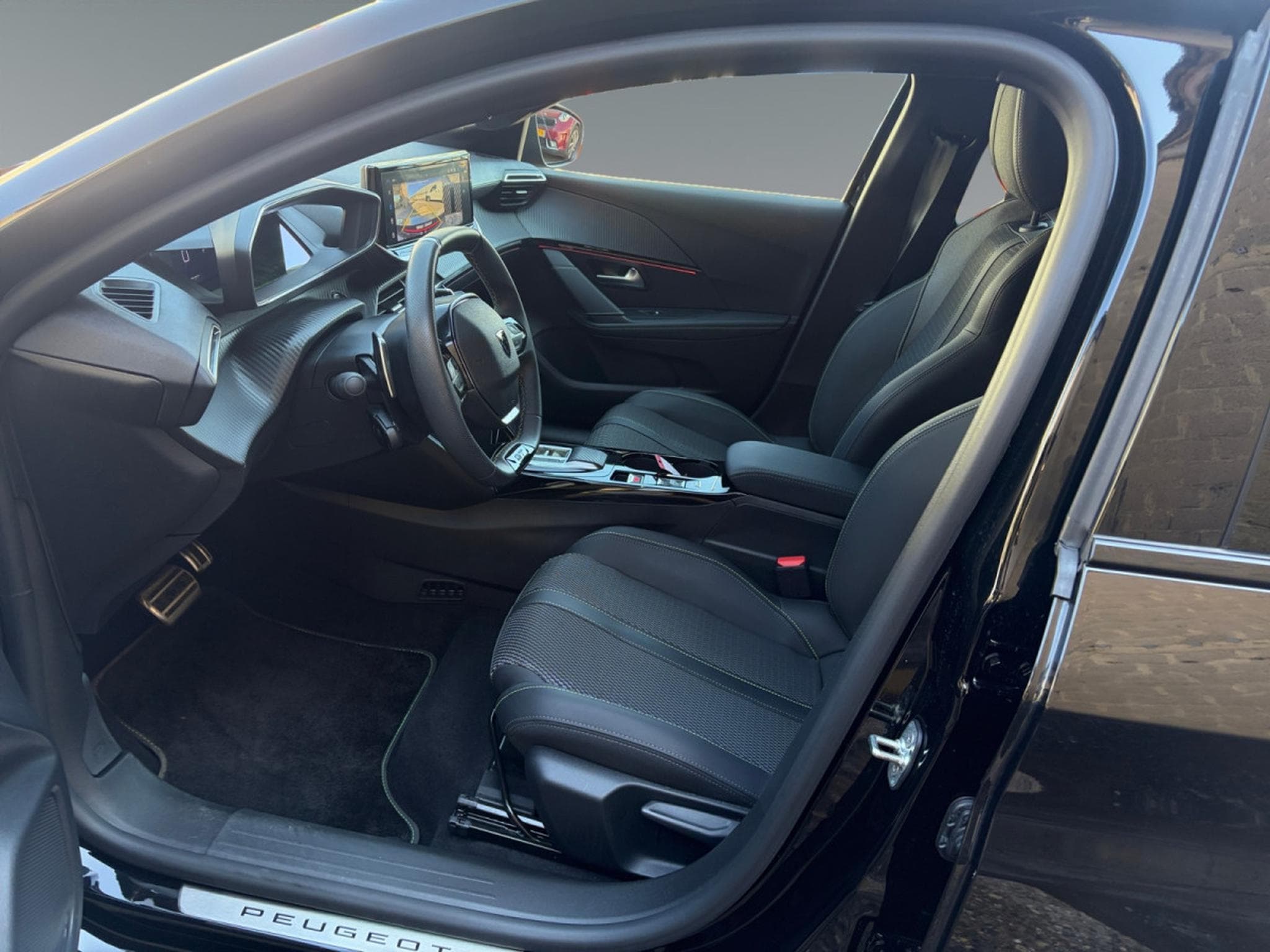 Peugeot 208 GT 1.2 5D AUTO6 (2025) - Photo 9