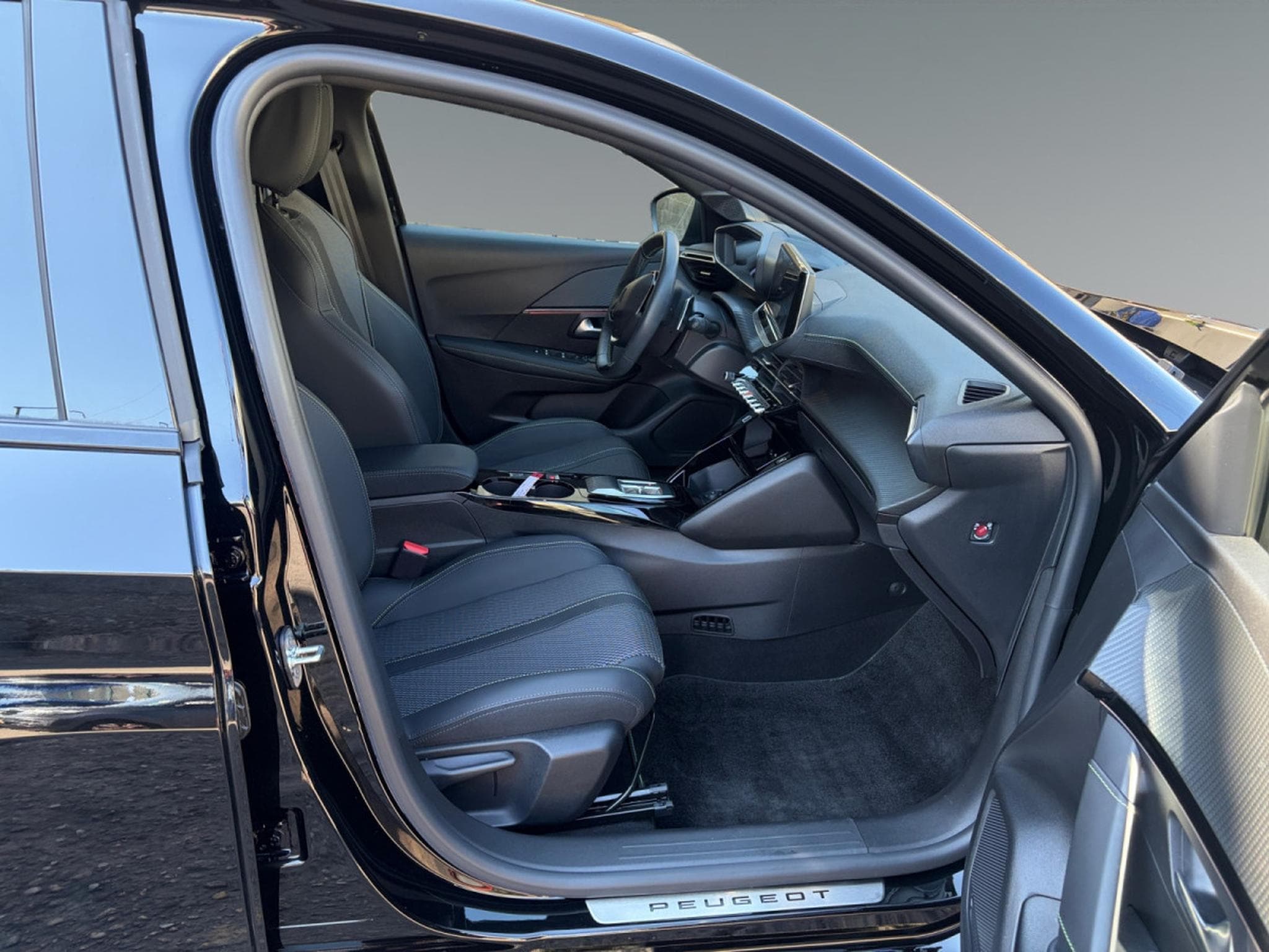 Peugeot 208 GT 1.2 5D AUTO6 (2025) - Photo 16