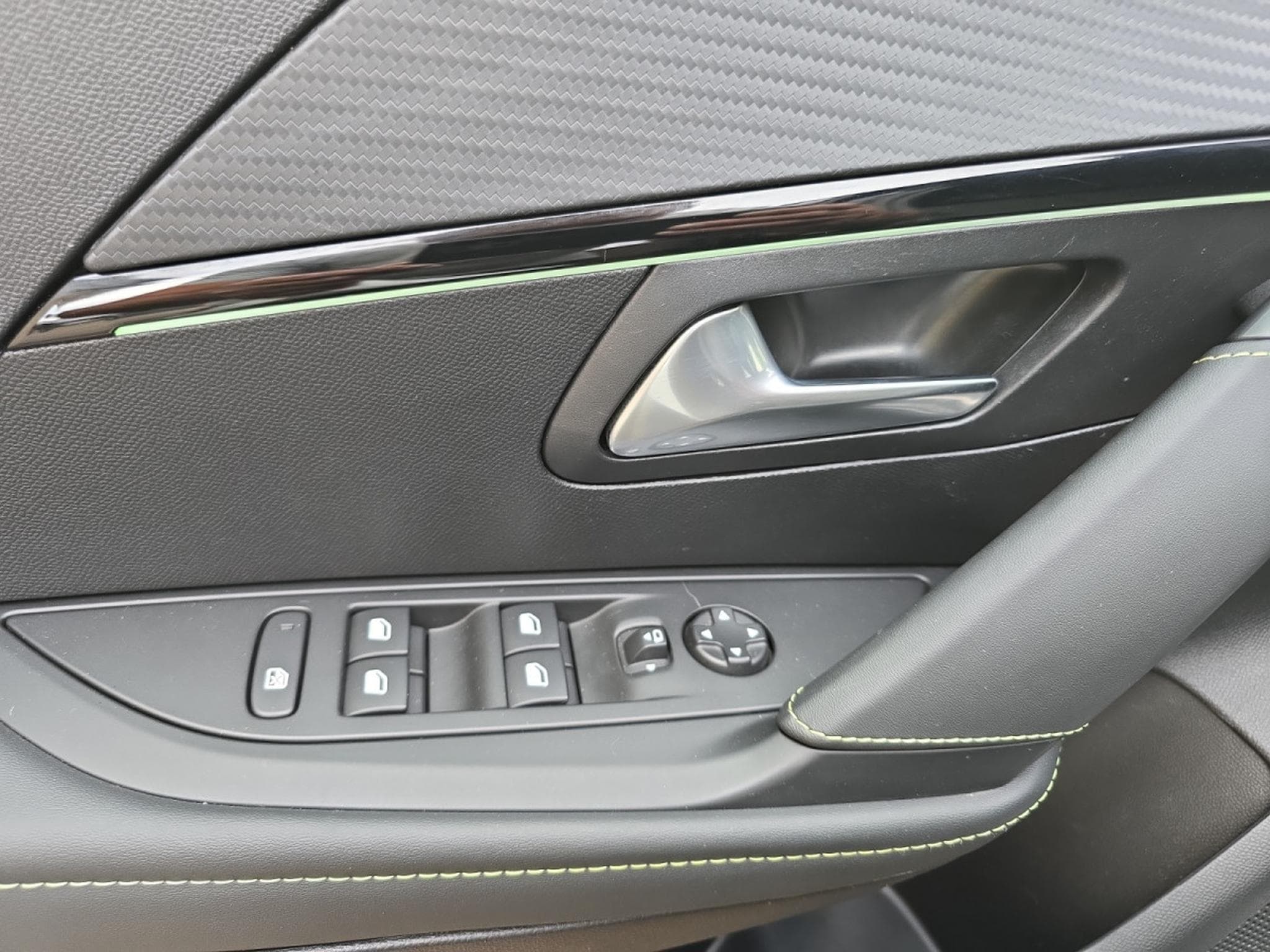 Peugeot 208 GT 5D CVT (2023) - Photo 10