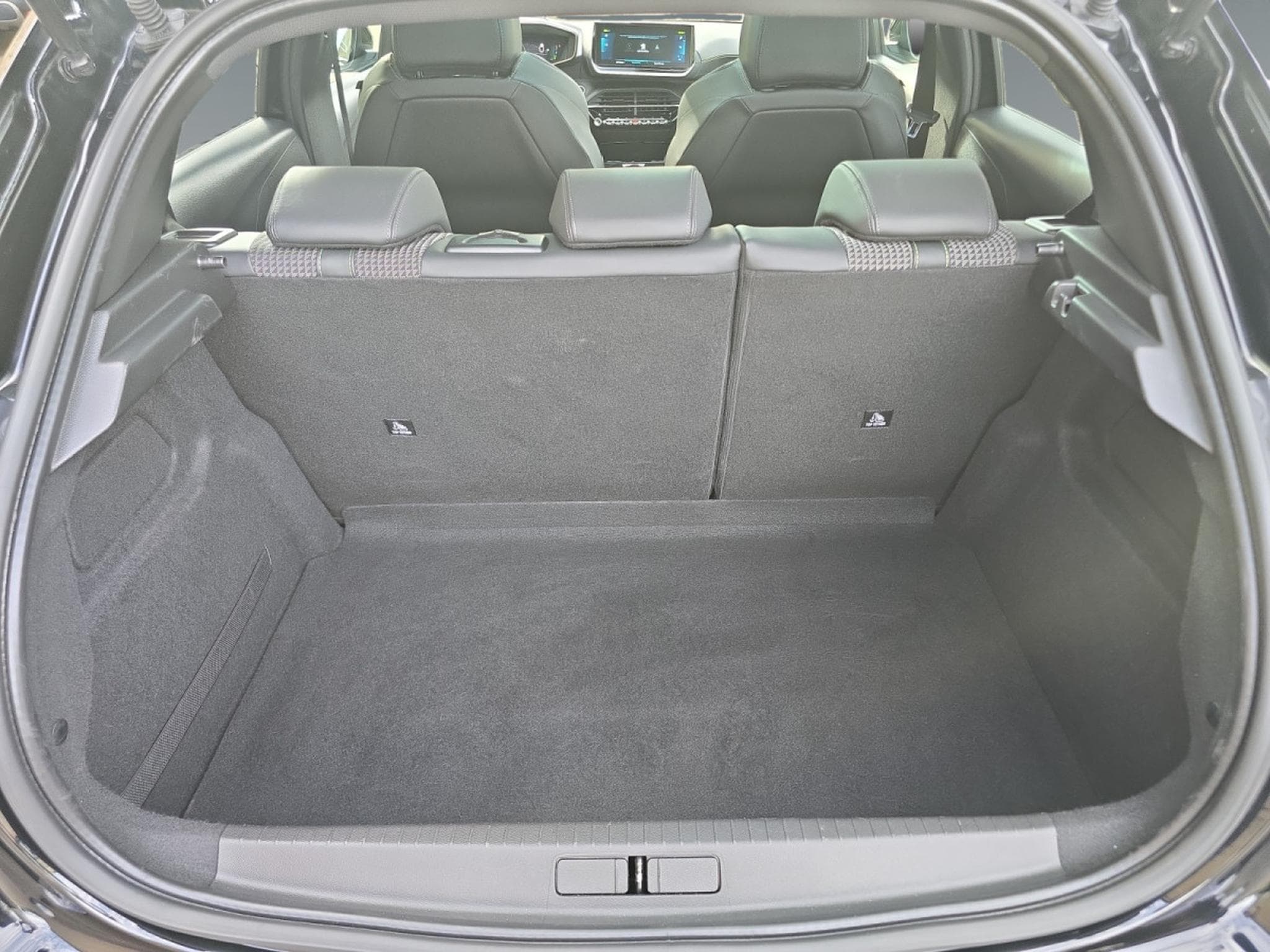 Peugeot 208 GT 5D CVT (2023) - Photo 18