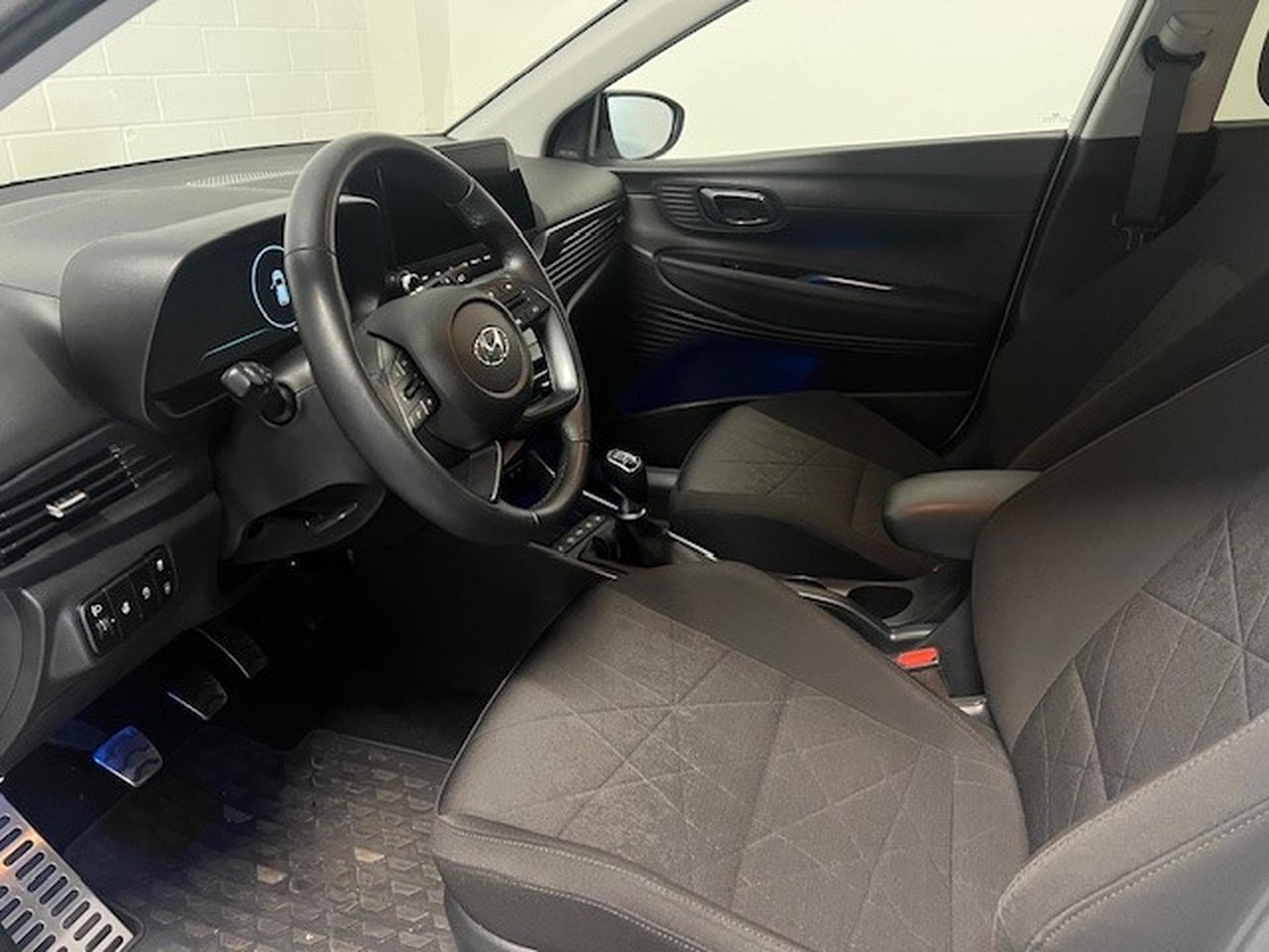 Hyundai Bayon 1.0 TGDI TECHNO HYBRID (2023) - Photo 2