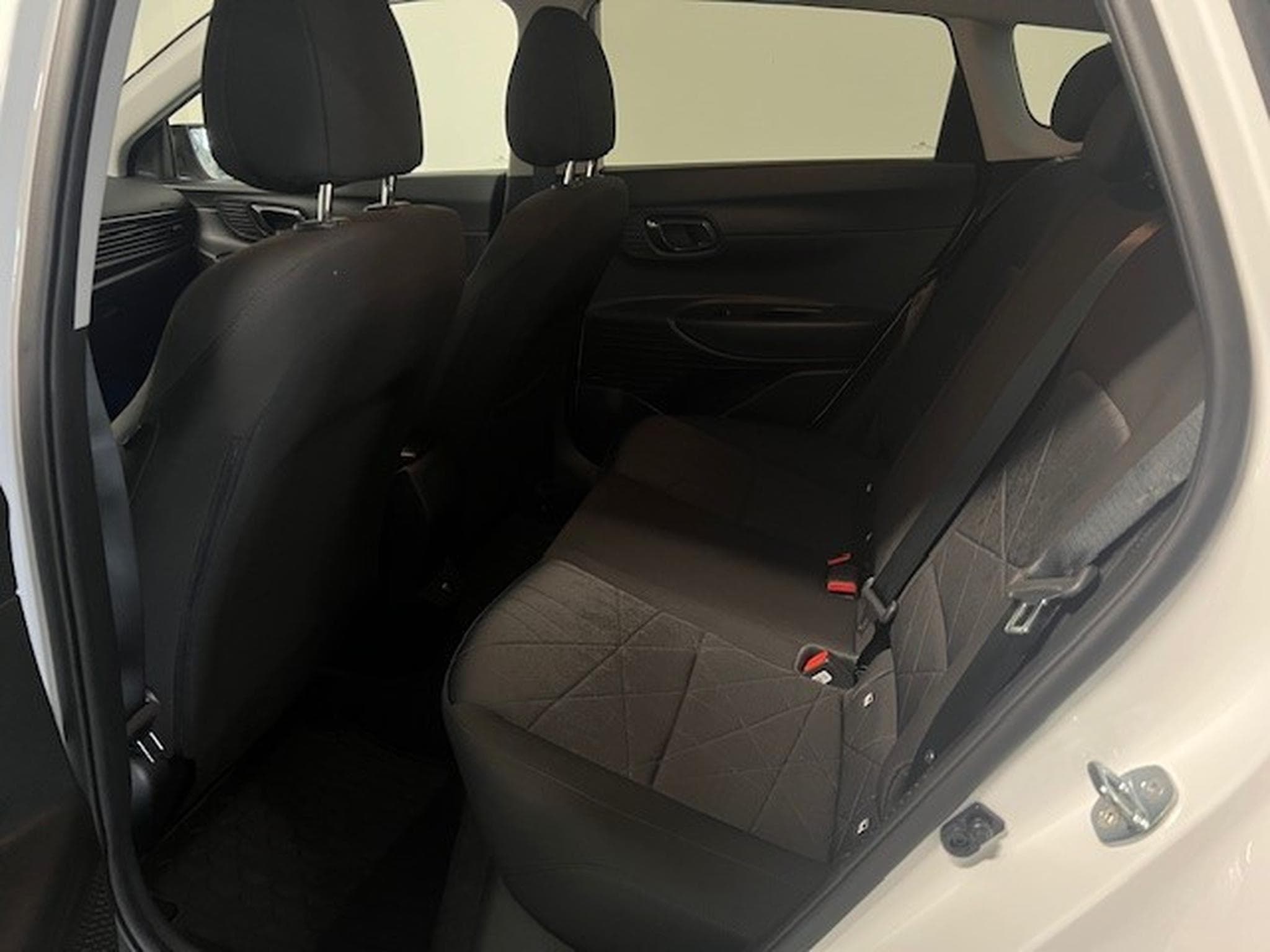 Hyundai Bayon 1.0 TGDI TECHNO HYBRID (2023) - Photo 15