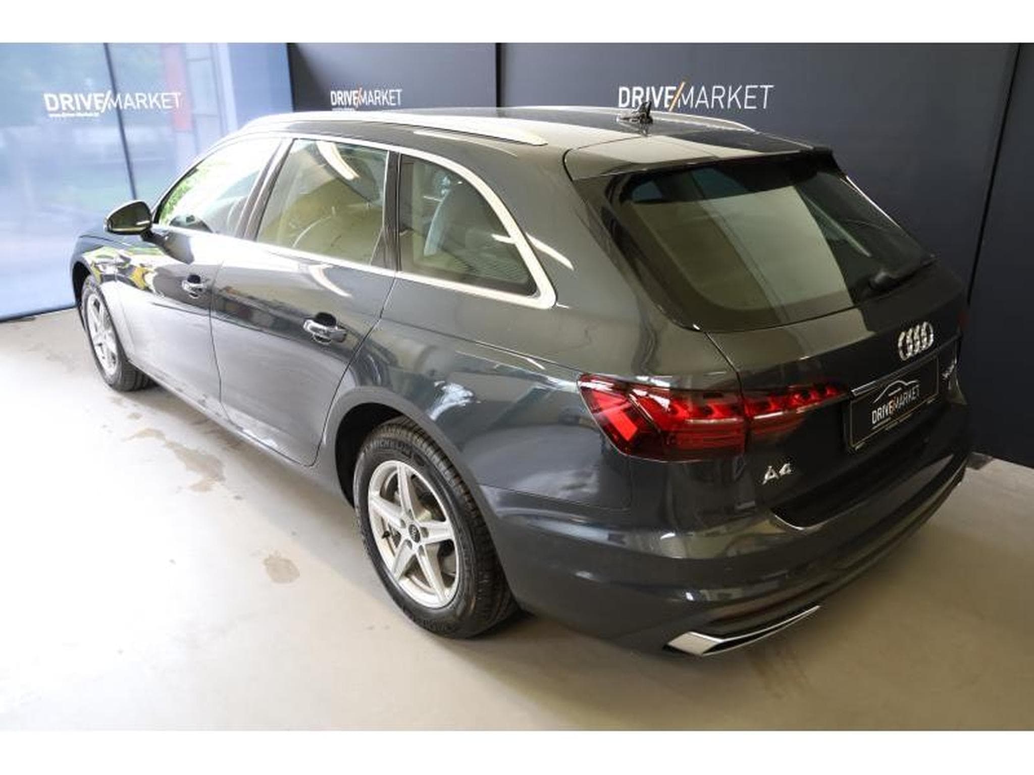 Audi A4 Avant (2024) - Foto 14