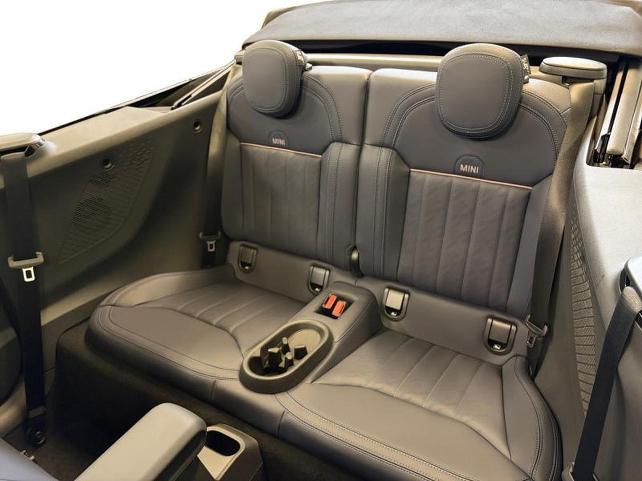 MINI Cooper Cooper S Cabrio (2026) - Photo 12
