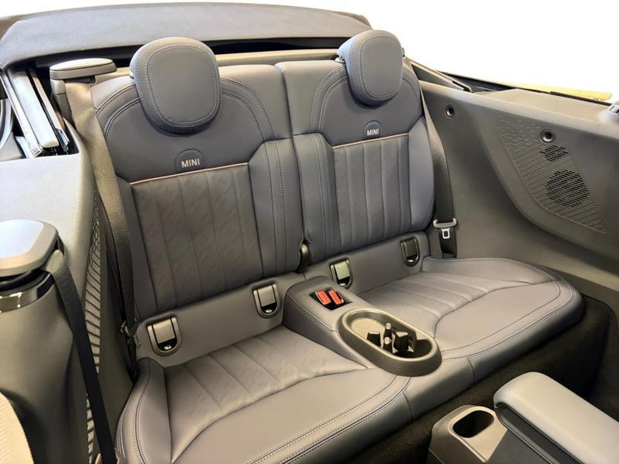 MINI Cooper Cooper S Cabrio (2026) - Photo 13