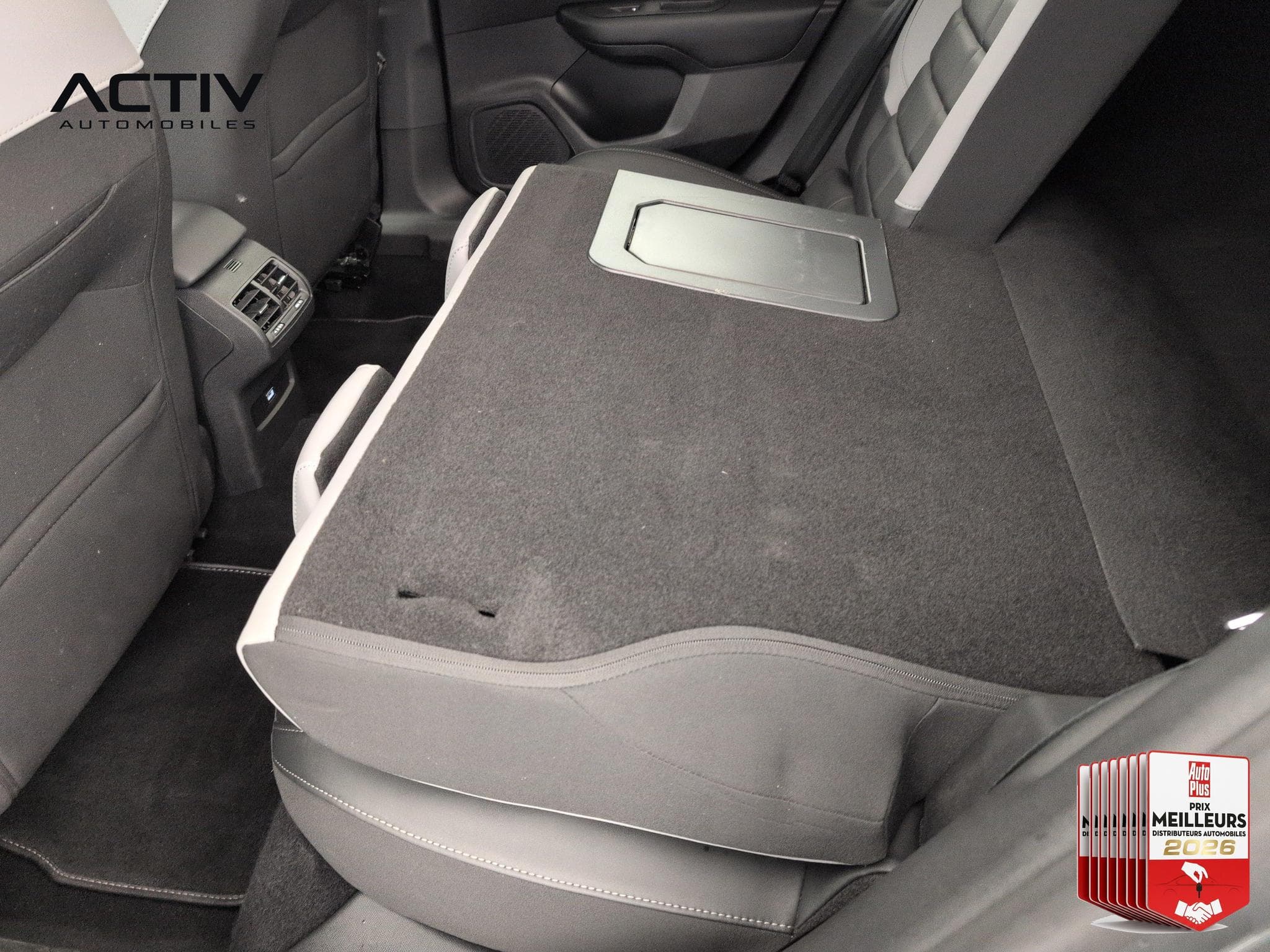 Citroën C4 X Hybride 145 ch e-DCS6 Max (2025) - Photo 12