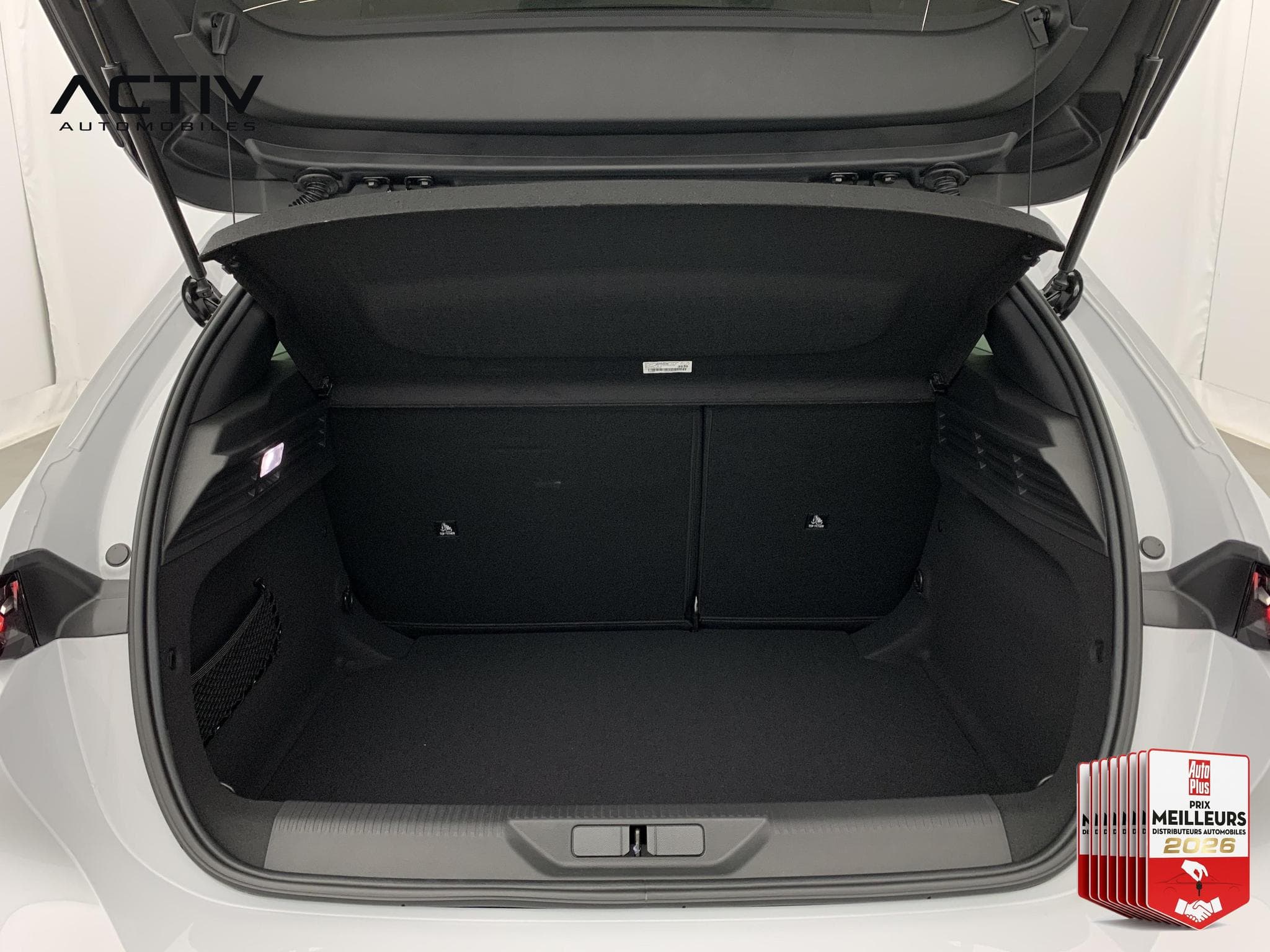 Peugeot 308 Hybrid 145 e-DCS6 Allure (2026) - Photo 11