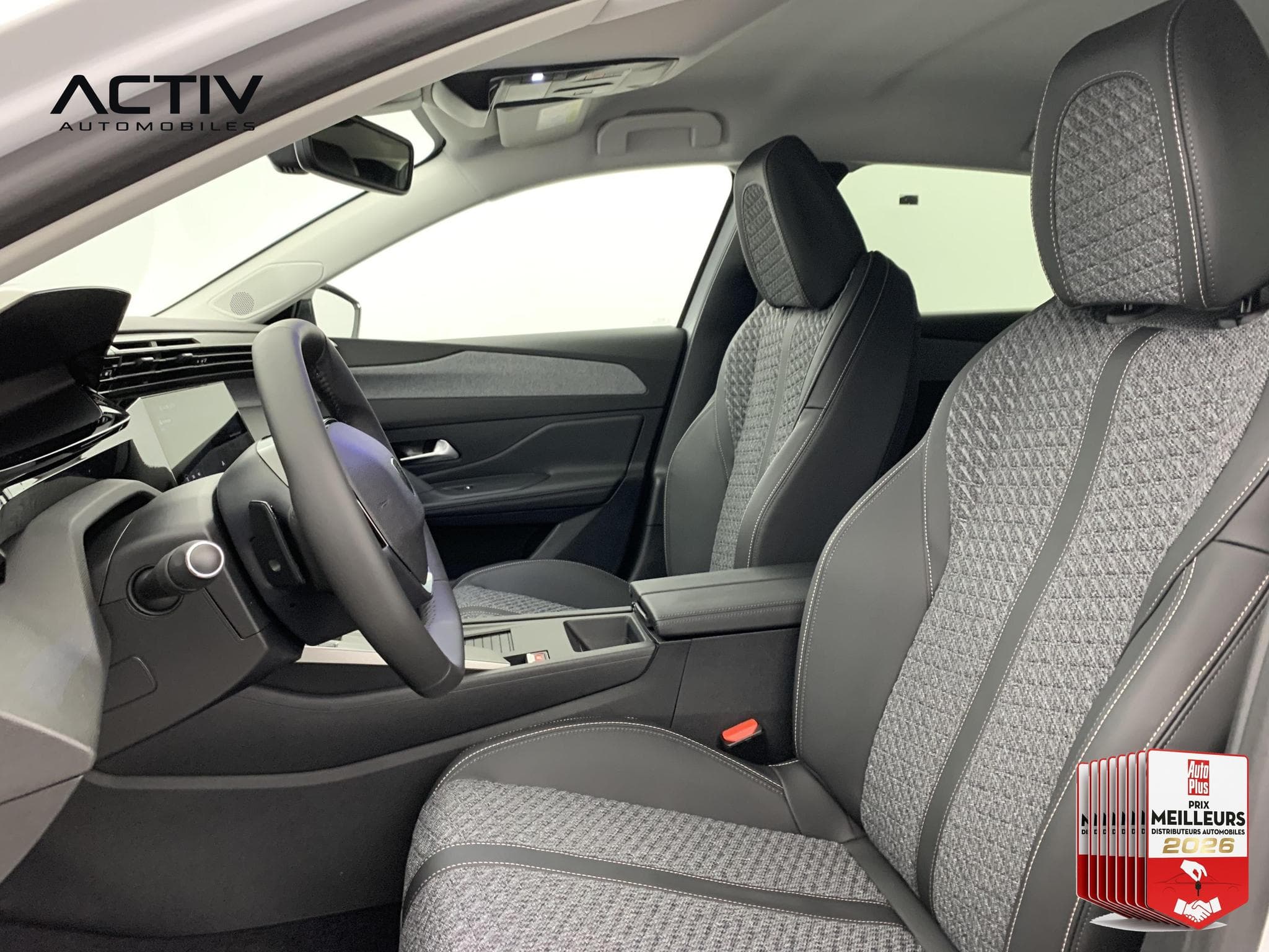 Peugeot 308 Hybrid 145 e-DCS6 Allure (2026) - Photo 16