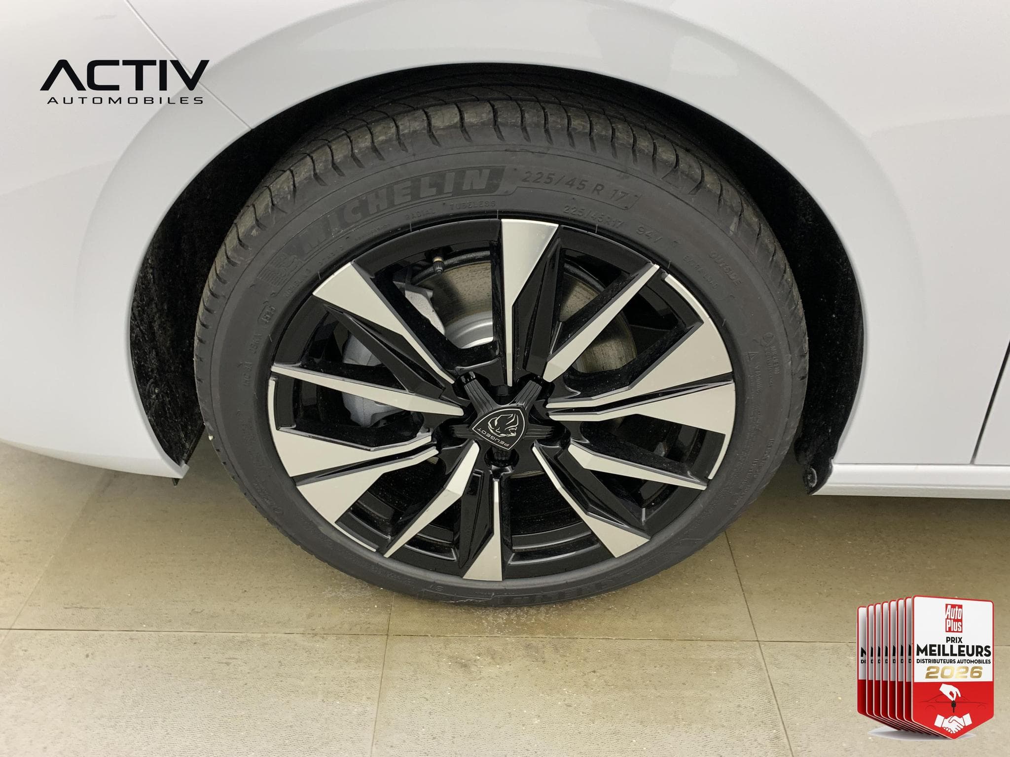 Peugeot 308 Hybrid 145 e-DCS6 Allure (2026) - Photo 20