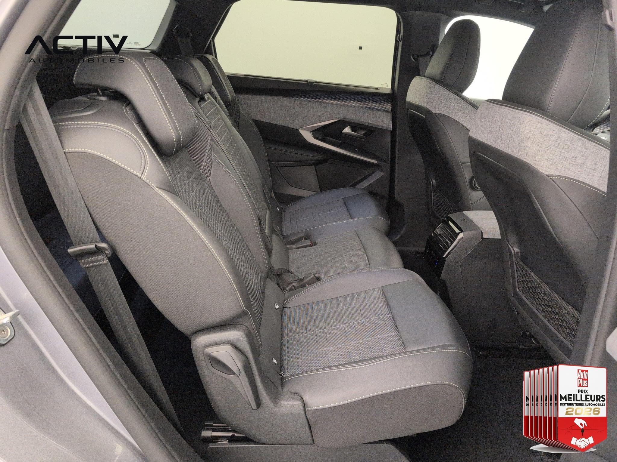 Peugeot 5008 HYBRID 145CH E-DCS6 GT (2025) - Photo 10