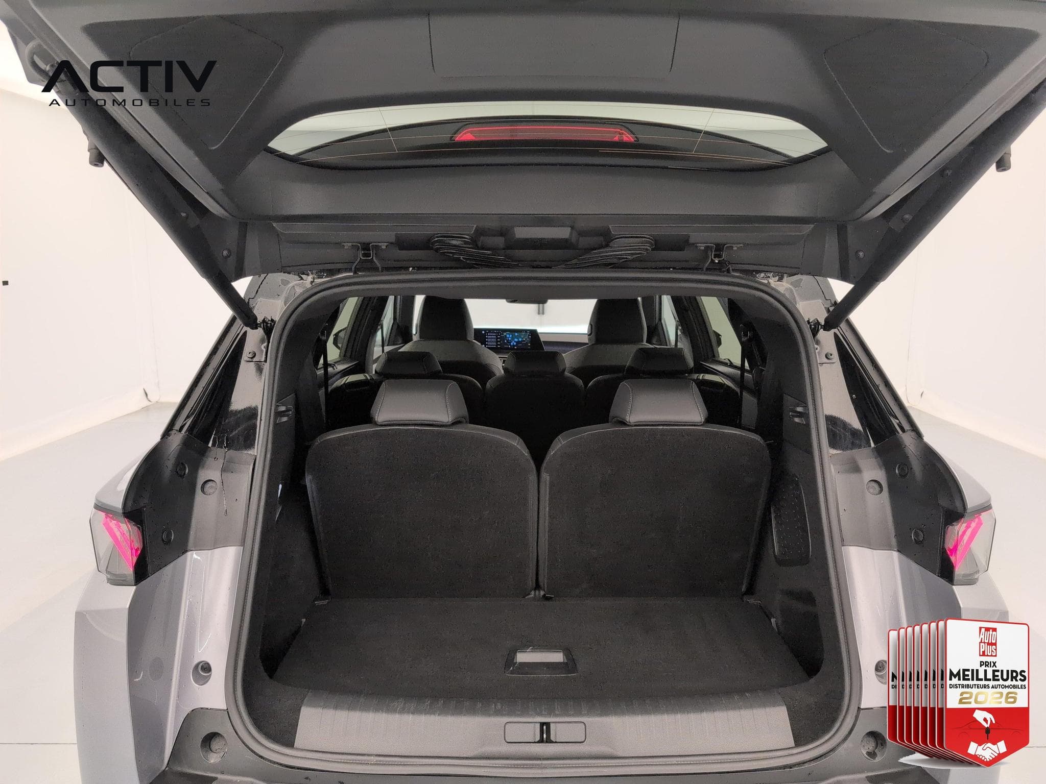 Peugeot 5008 HYBRID 145CH E-DCS6 GT (2025) - Photo 11