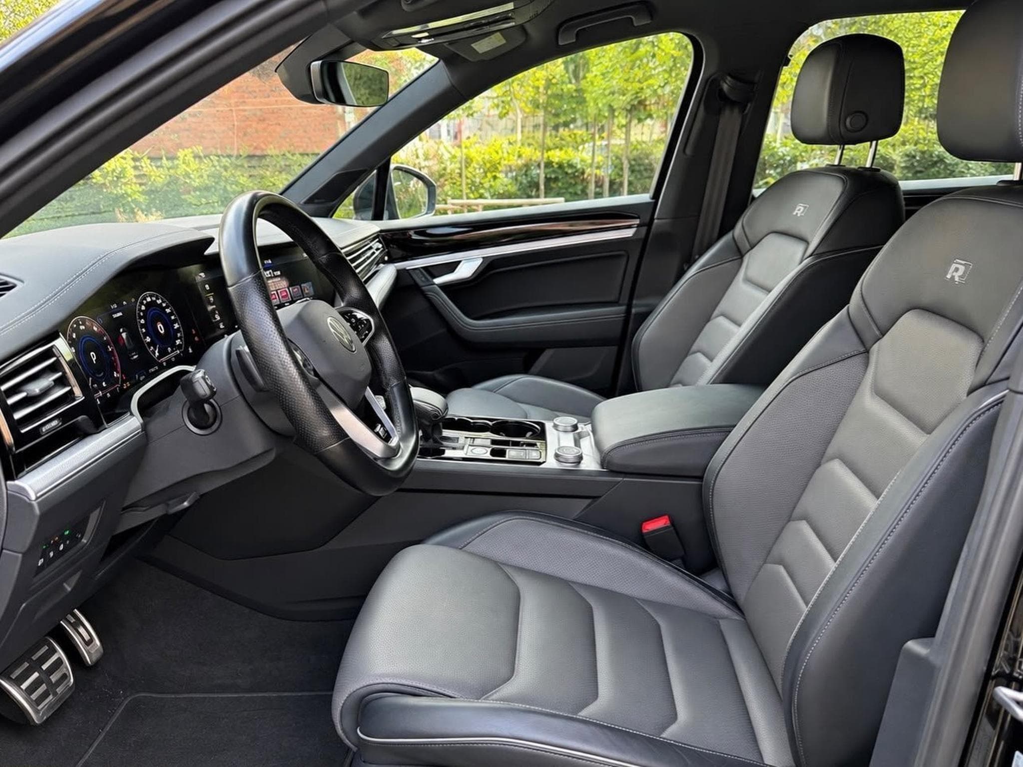 VW Touareg R-Line (2021) - Photo 6