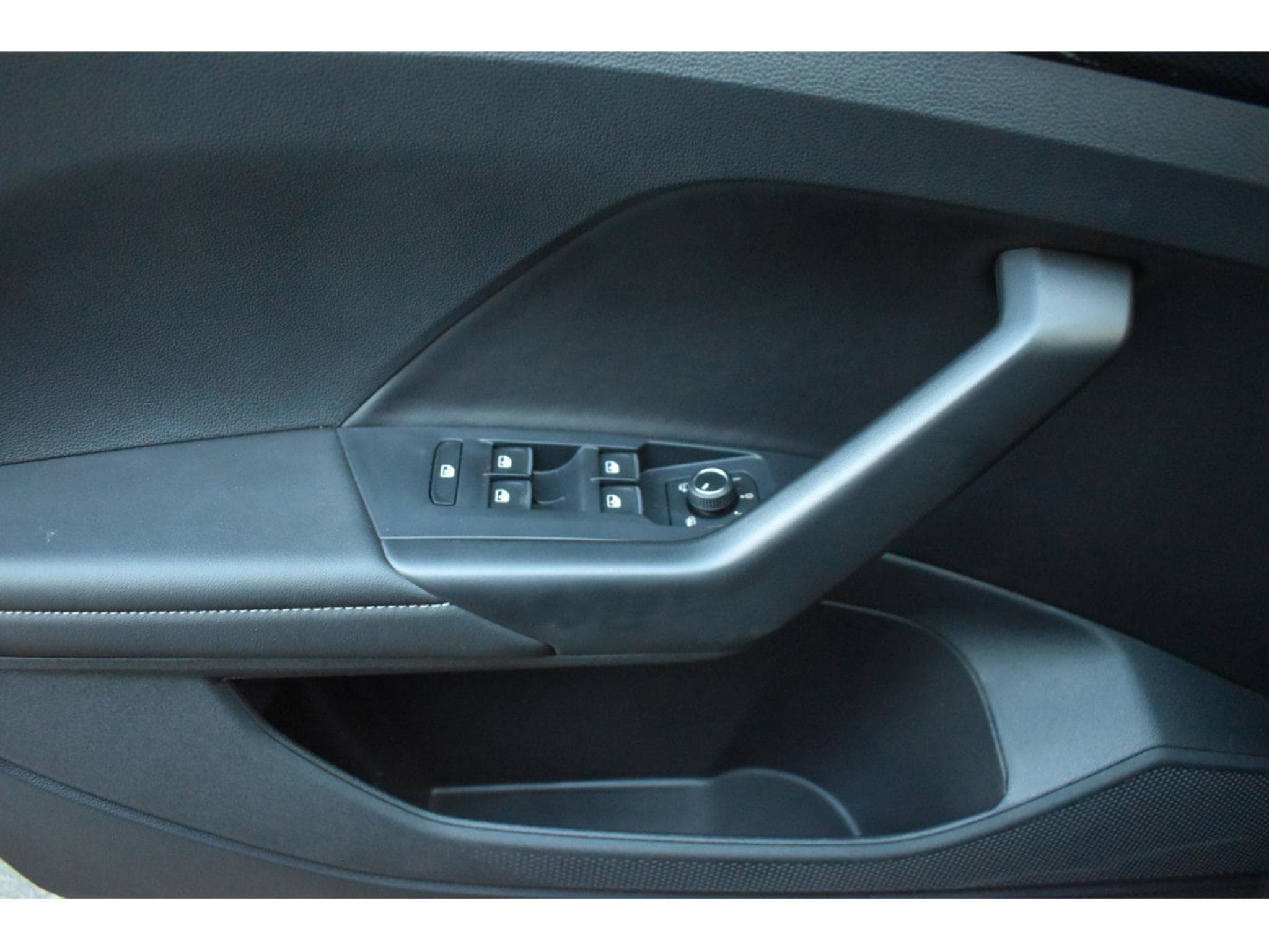 VW T-Cross R-Line 1,5 TSI 150 DSG Matrix 18" AHK En Stock (2026) - Photo 13