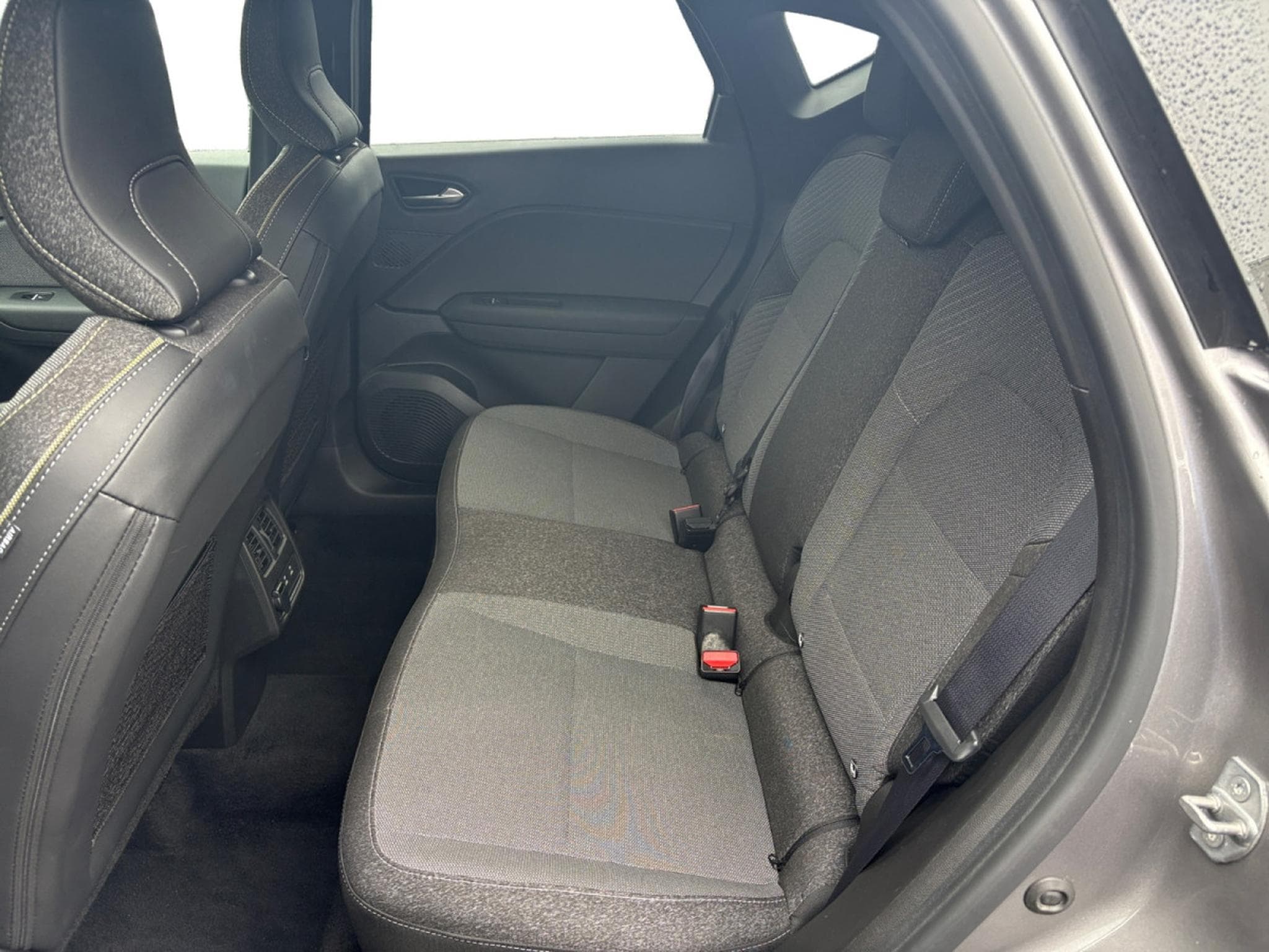 Renault Captur 1.33 TCe MHEV Techno 160 EDC (2025) - Foto 8