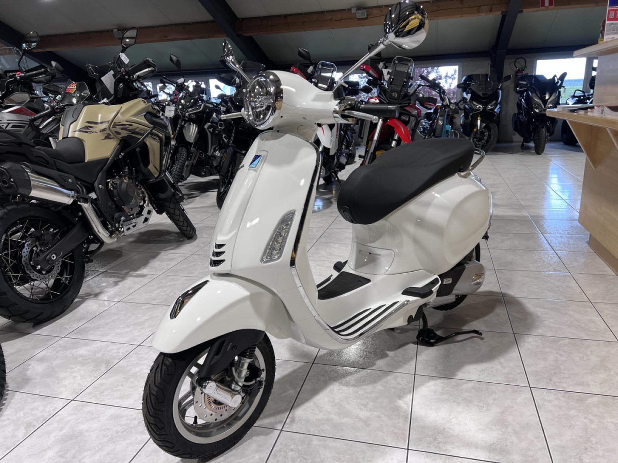 Vespa Primavera BLANC (2026) - Photo 2