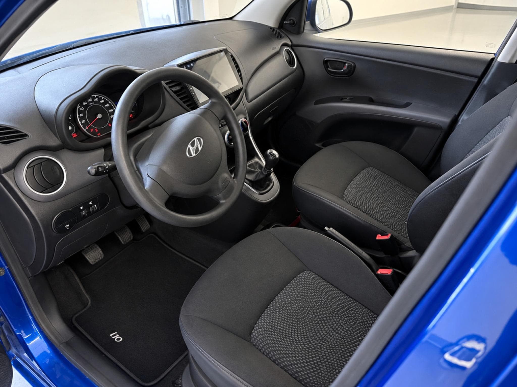 Hyundai i10 1.1i 70 Classic Clim Carplay (2013) - Foto 5