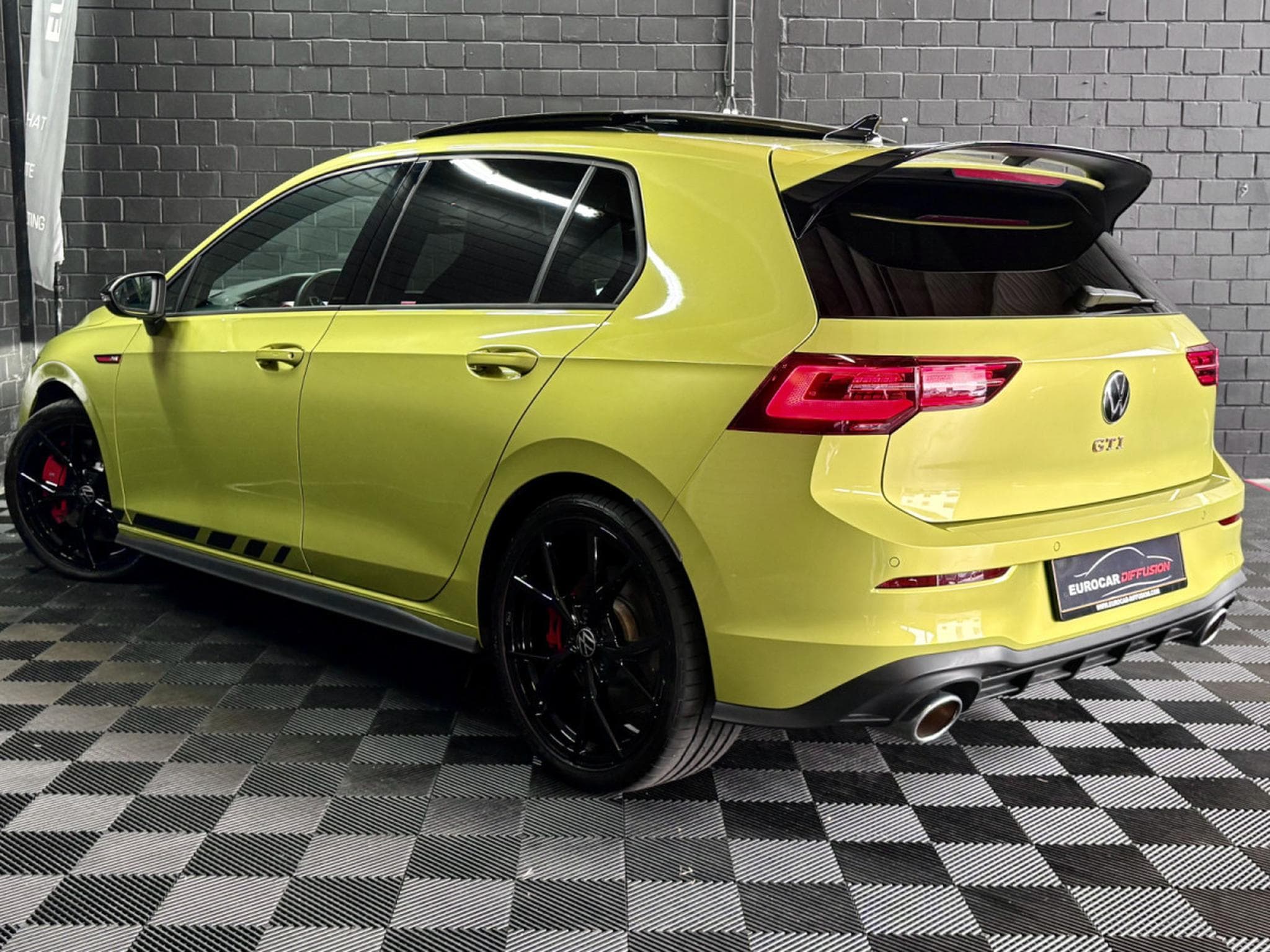 VW Golf GTI Clubsport 2.0 TSI 300 CV DSG7 * DCC *PANO*MATRIX* *HARMA (2024) - Foto 4