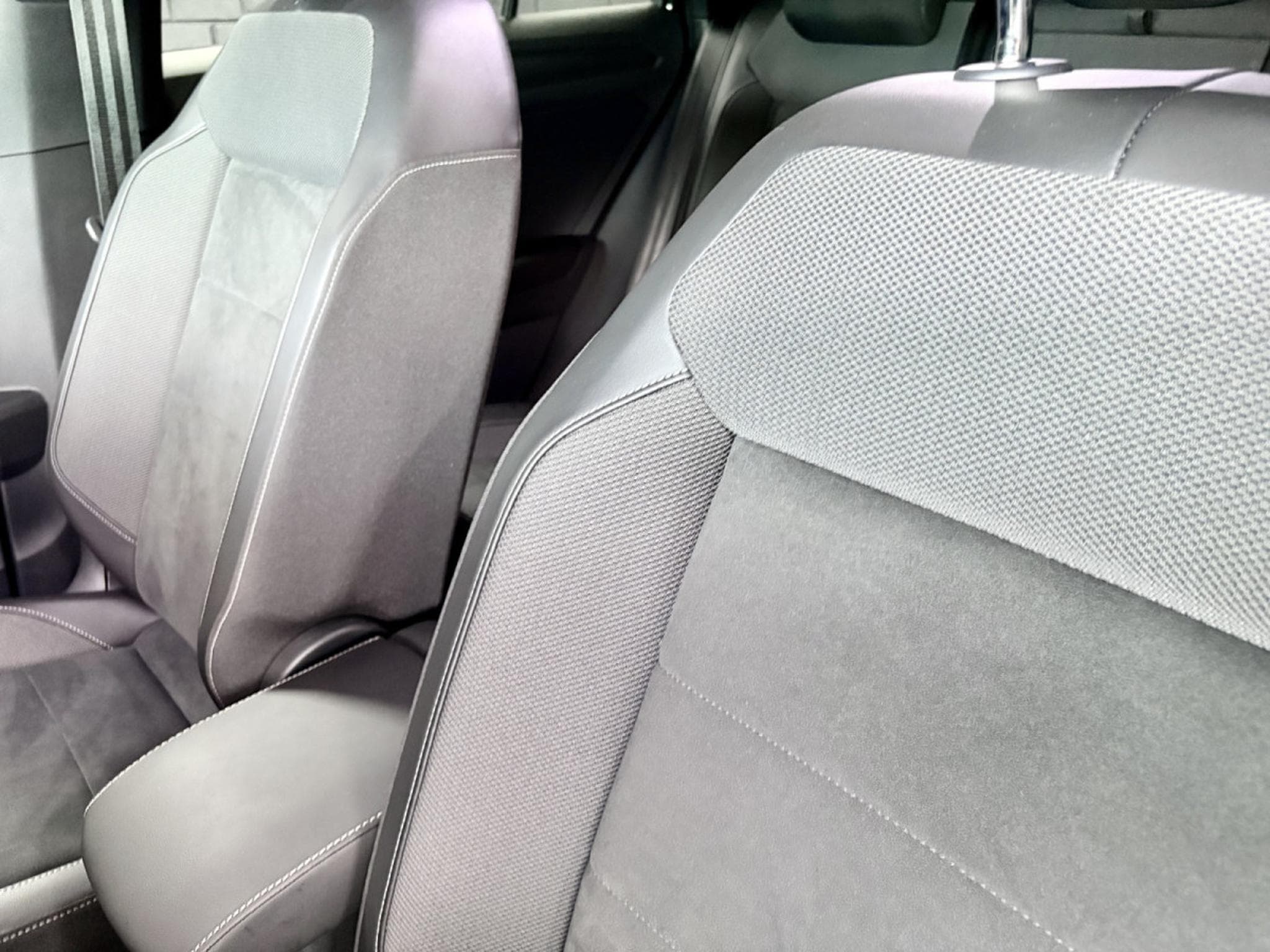 VW T-Roc R-Line Edition 1.5 TSI 150 CV DSG7 *ACC* CAM * HAYON * (2025) - Photo 8
