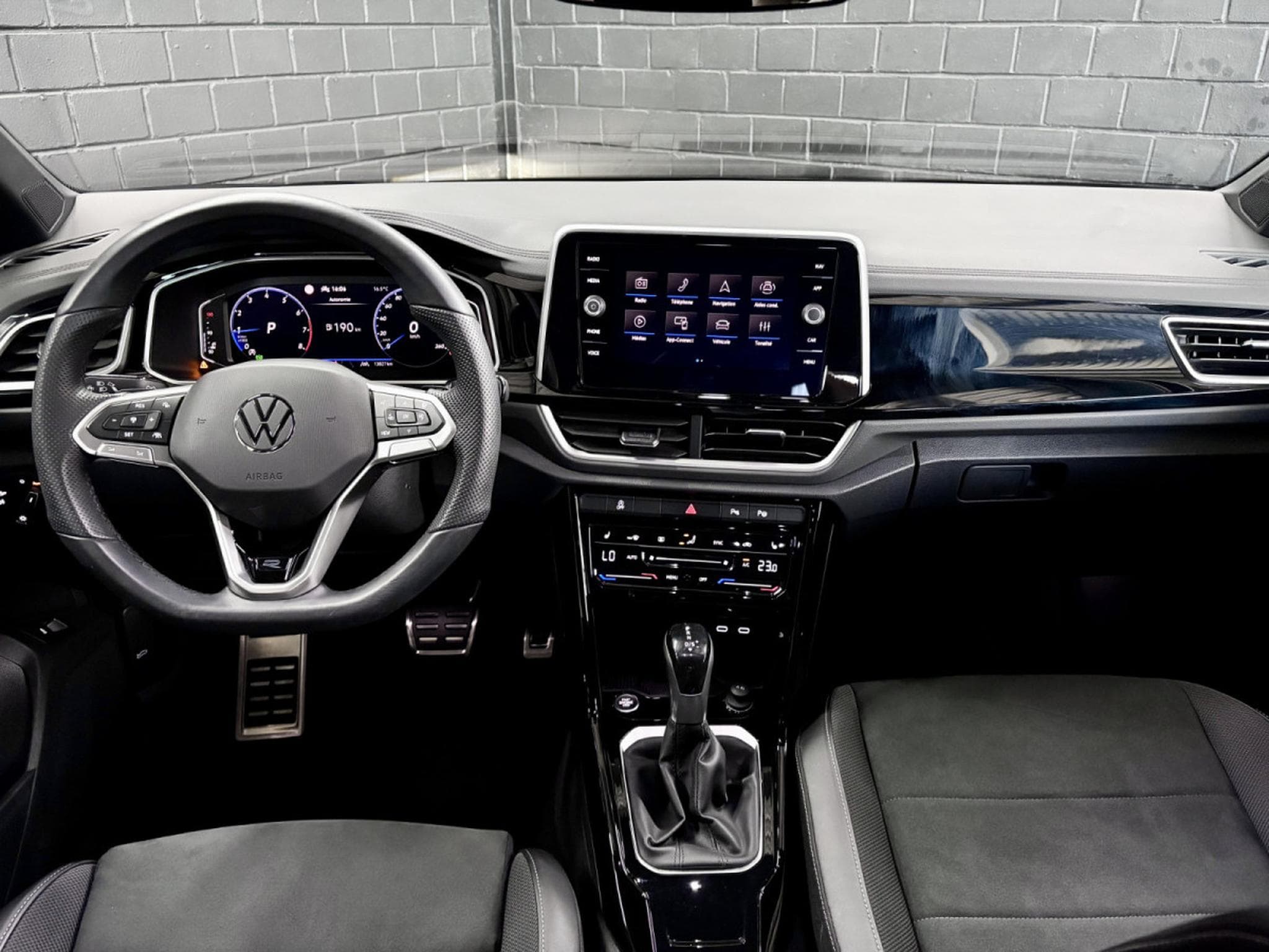 VW T-Roc R-Line Edition 1.5 TSI 150 CV DSG7 *ACC* CAM * HAYON * (2025) - Photo 9