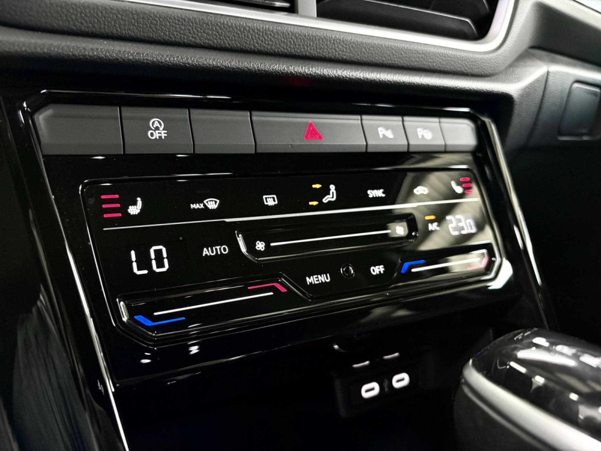 VW T-Roc R-Line Edition 1.5 TSI 150 CV DSG7 *ACC* CAM * HAYON * (2025) - Photo 16