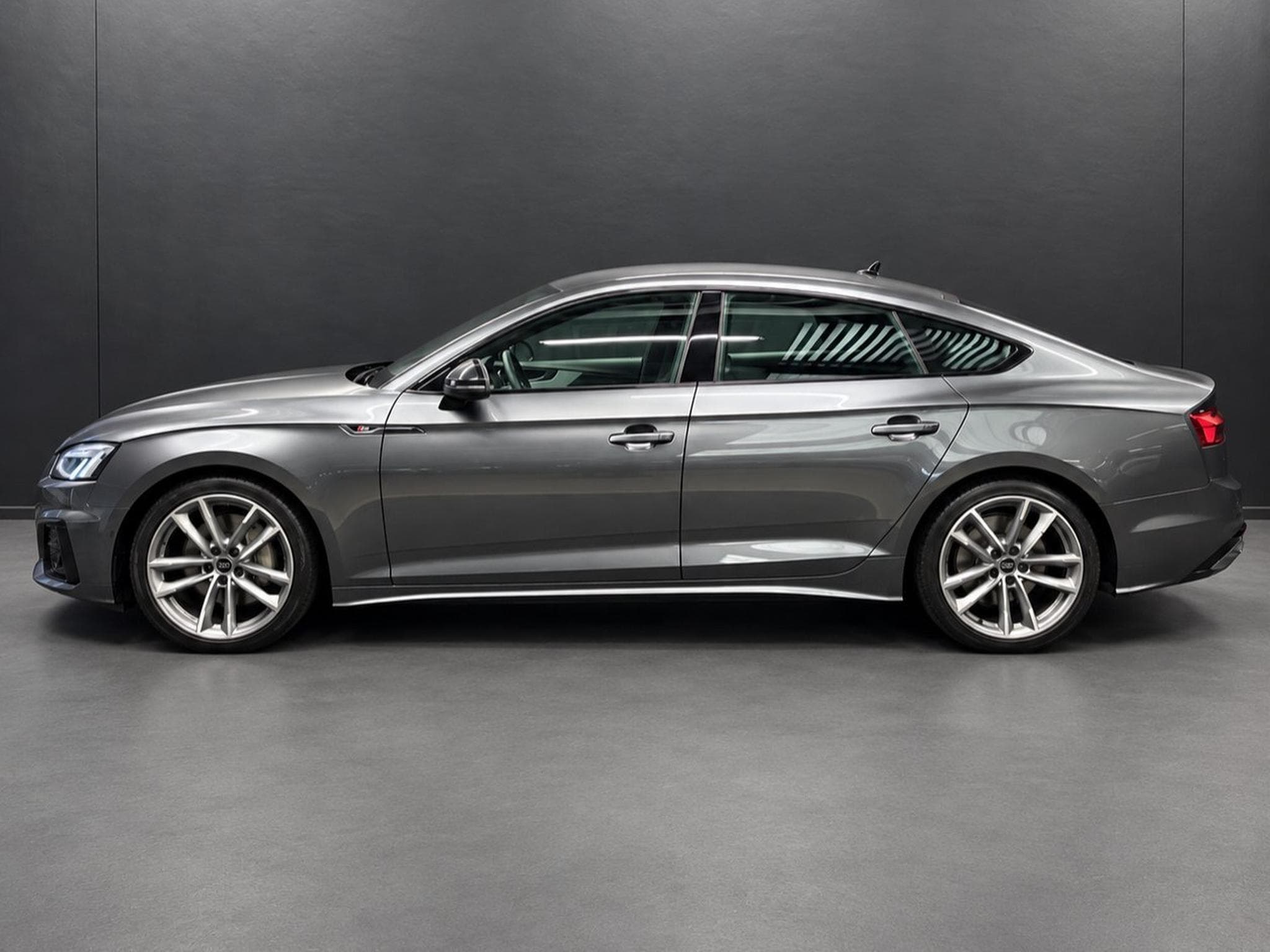 Audi A5 A5 Sportback 40 TFSI S line S-tronic (2023) - Photo 2