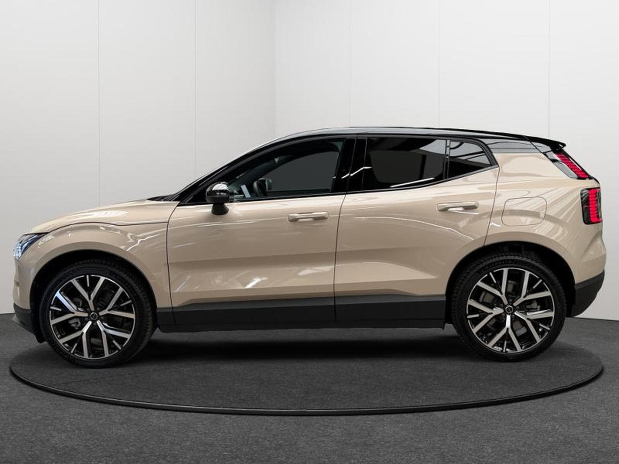 Volvo EX30 Plus BLACK EDITION P5 Long Range / Électrique 2026 (2025) - Photo 2