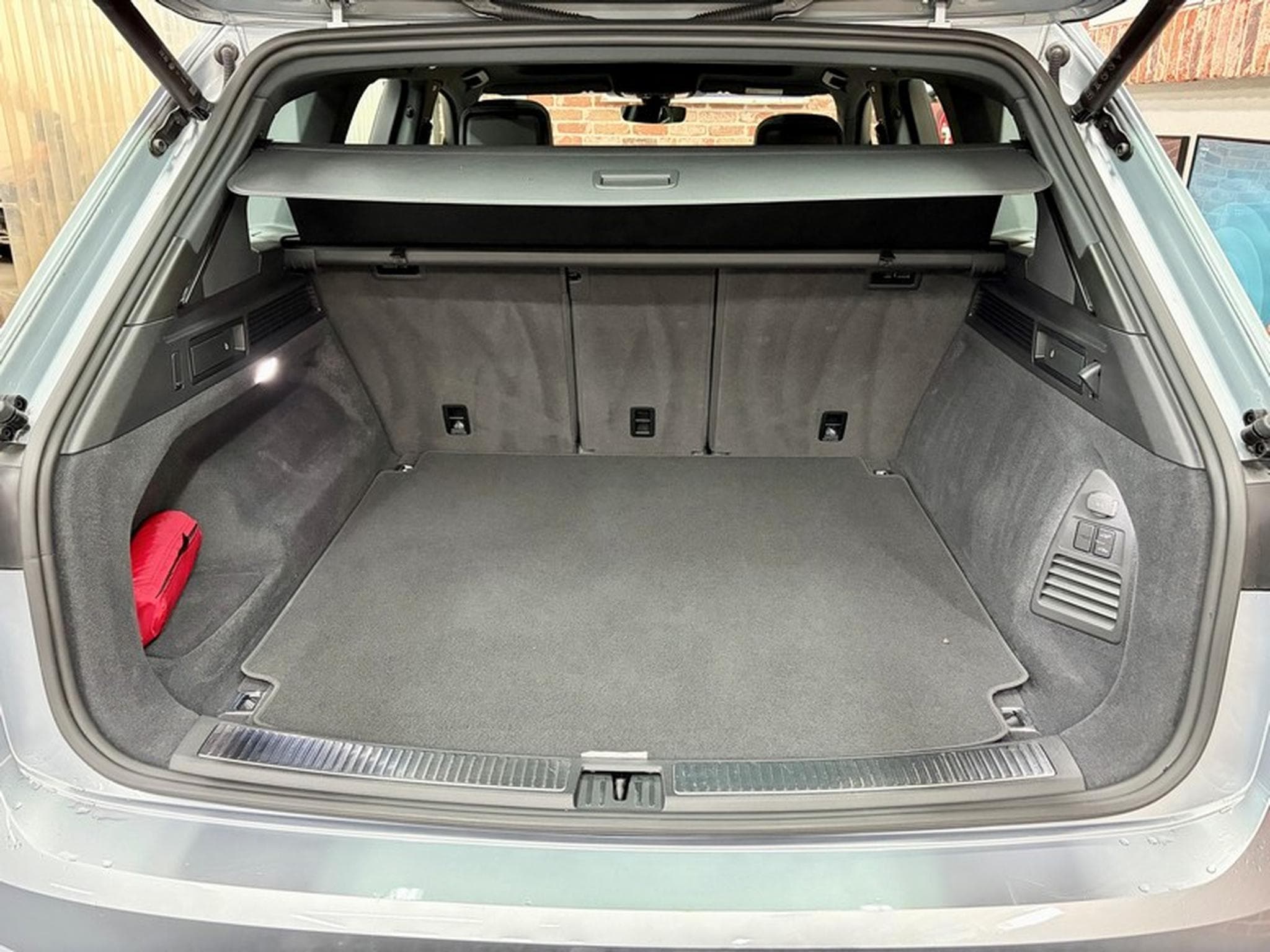VW Touareg Touareg 3.0 TDi V6 231cv Auto 4x4 R-LINE (2023) - Photo 7