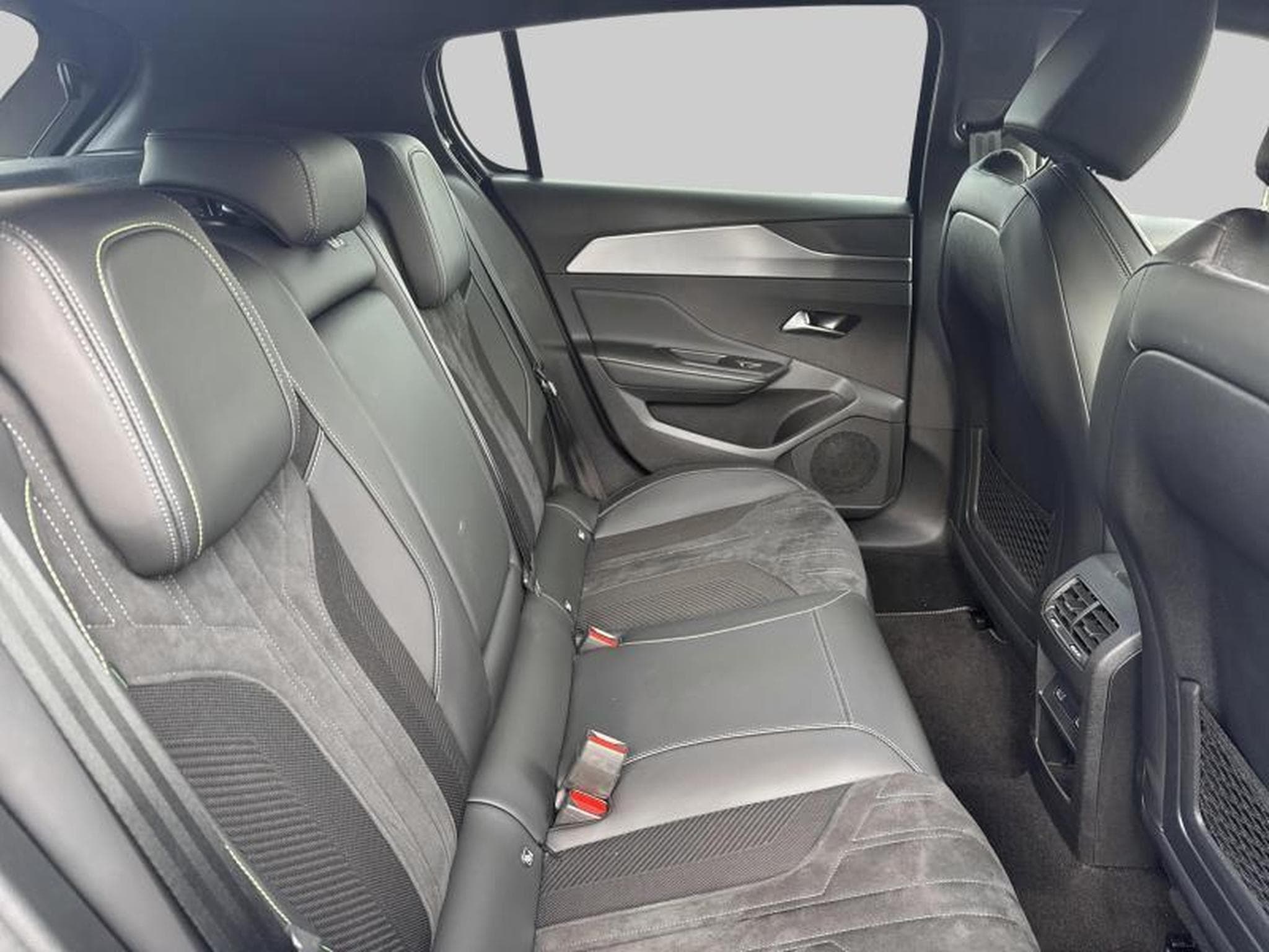 Peugeot 308 GT (2023) - Photo 9