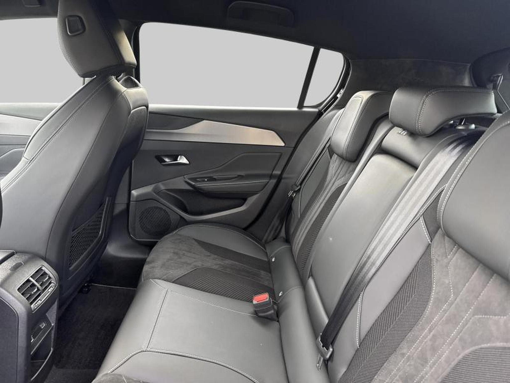 Peugeot 308 GT (2023) - Photo 13