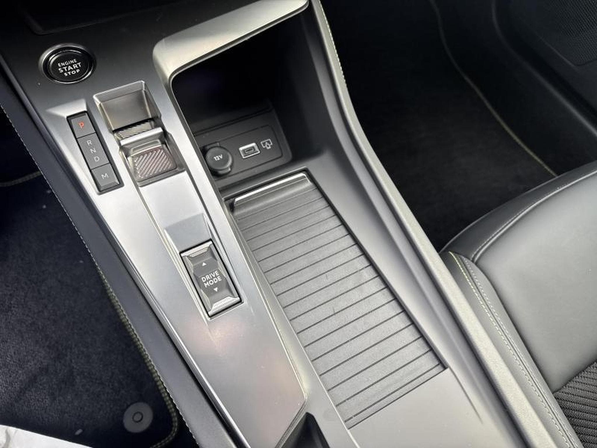 Peugeot 308 GT (2023) - Photo 16