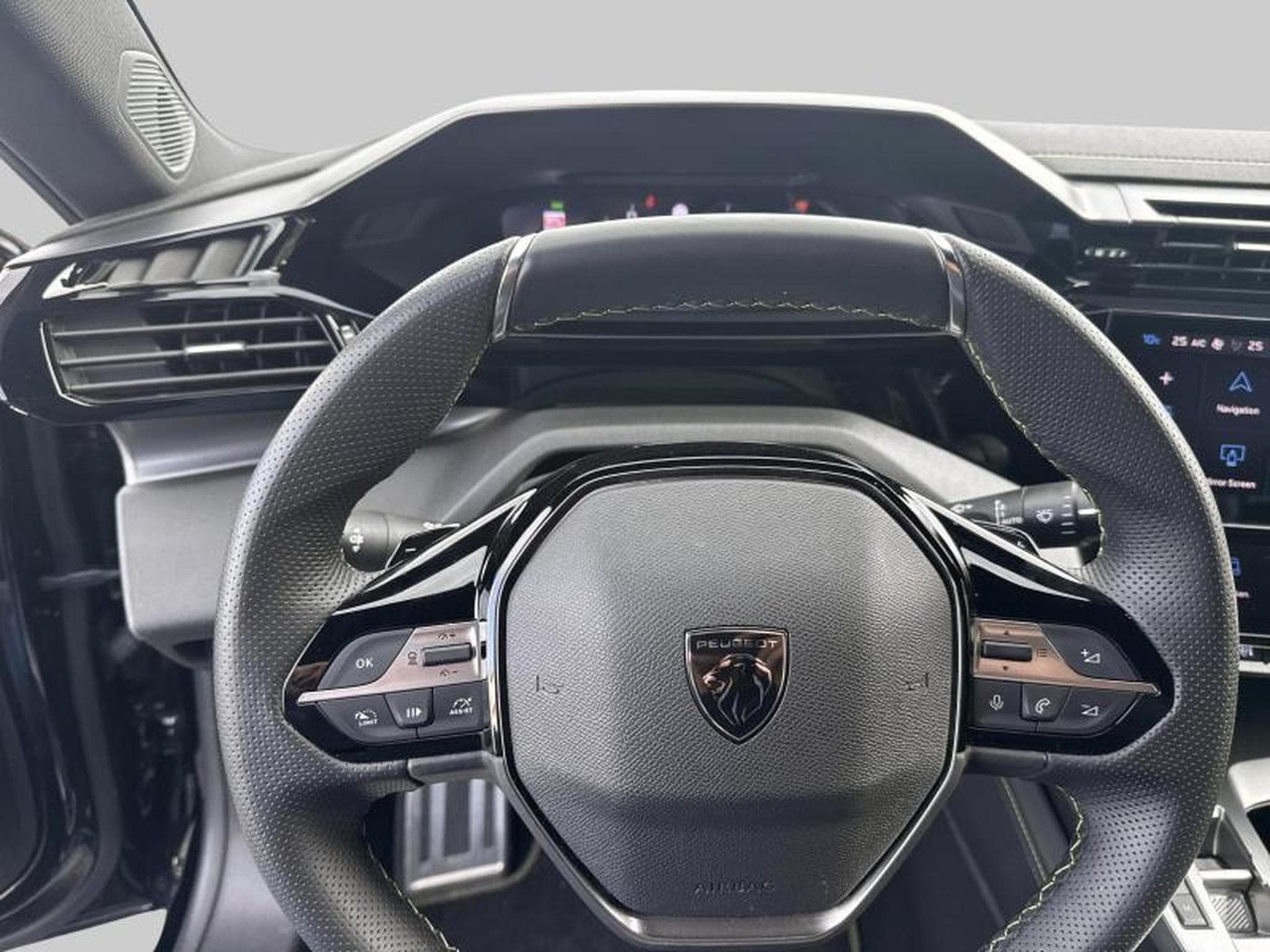 Peugeot 308 GT (2023) - Photo 18