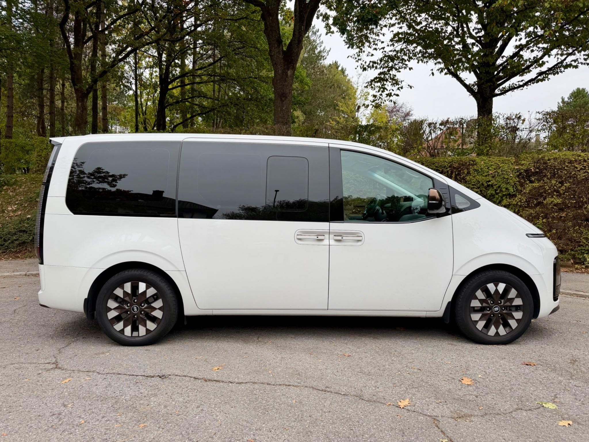 Hyundai Staria Premium Luxury-Bronze  7-seater (2024) - Foto 3
