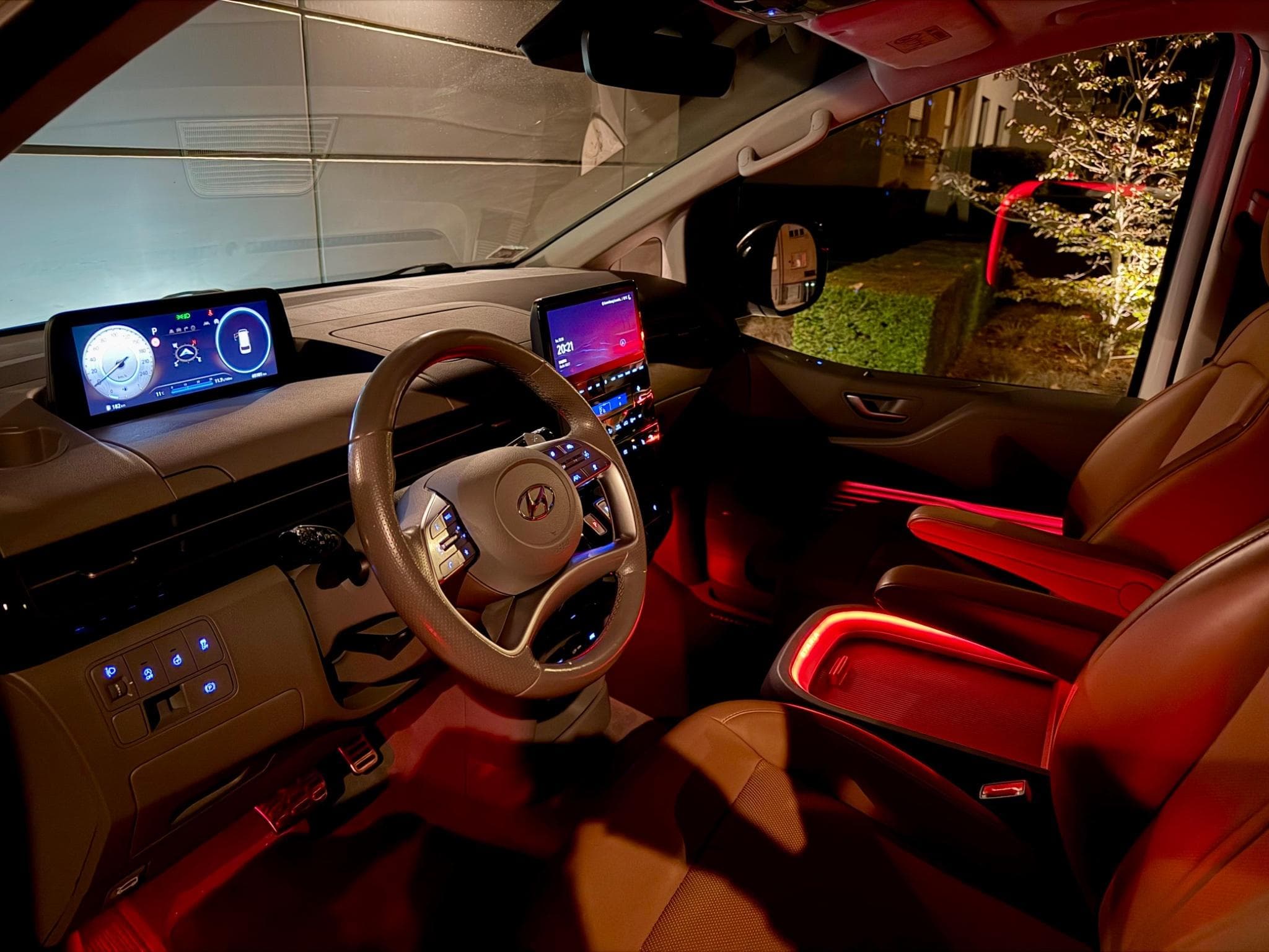 Hyundai Staria Premium Luxury-Bronze  7-seater (2024) - Foto 6
