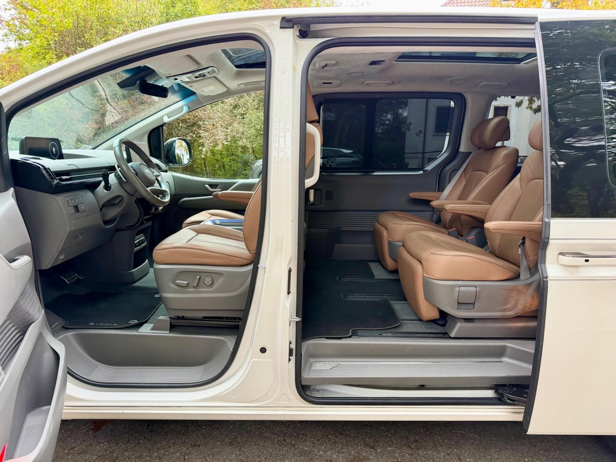 Hyundai Staria Premium Luxury-Bronze  7-seater (2024) - Foto 11