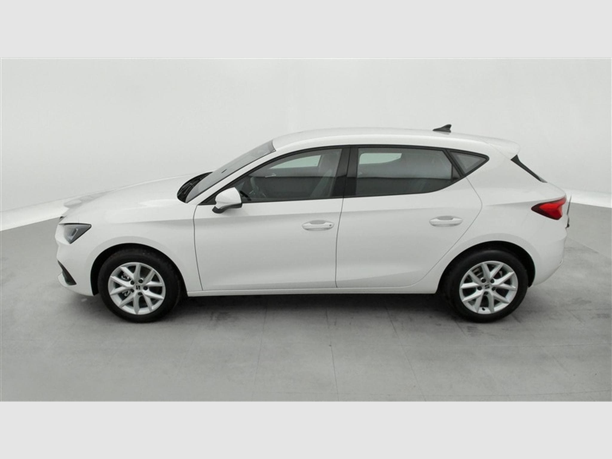 Seat Leon 1.5 eTSI 115cv DSG Style FULL LED / PDC AV+AR / JA 16" (2026) - Photo 3