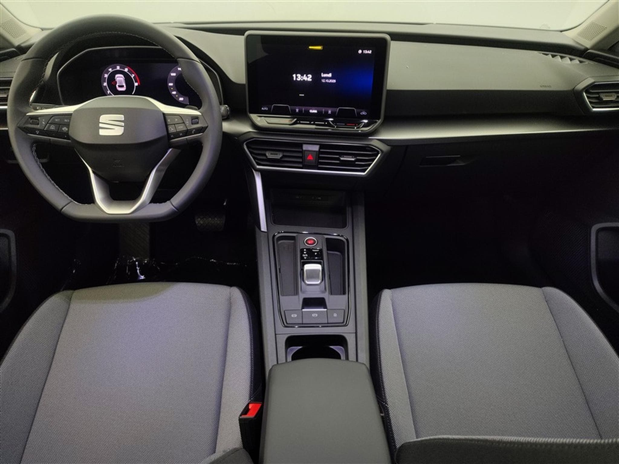 Seat Leon 1.5 eTSI 115cv DSG Style FULL LED / PDC AV+AR / JA 16" (2026) - Photo 8