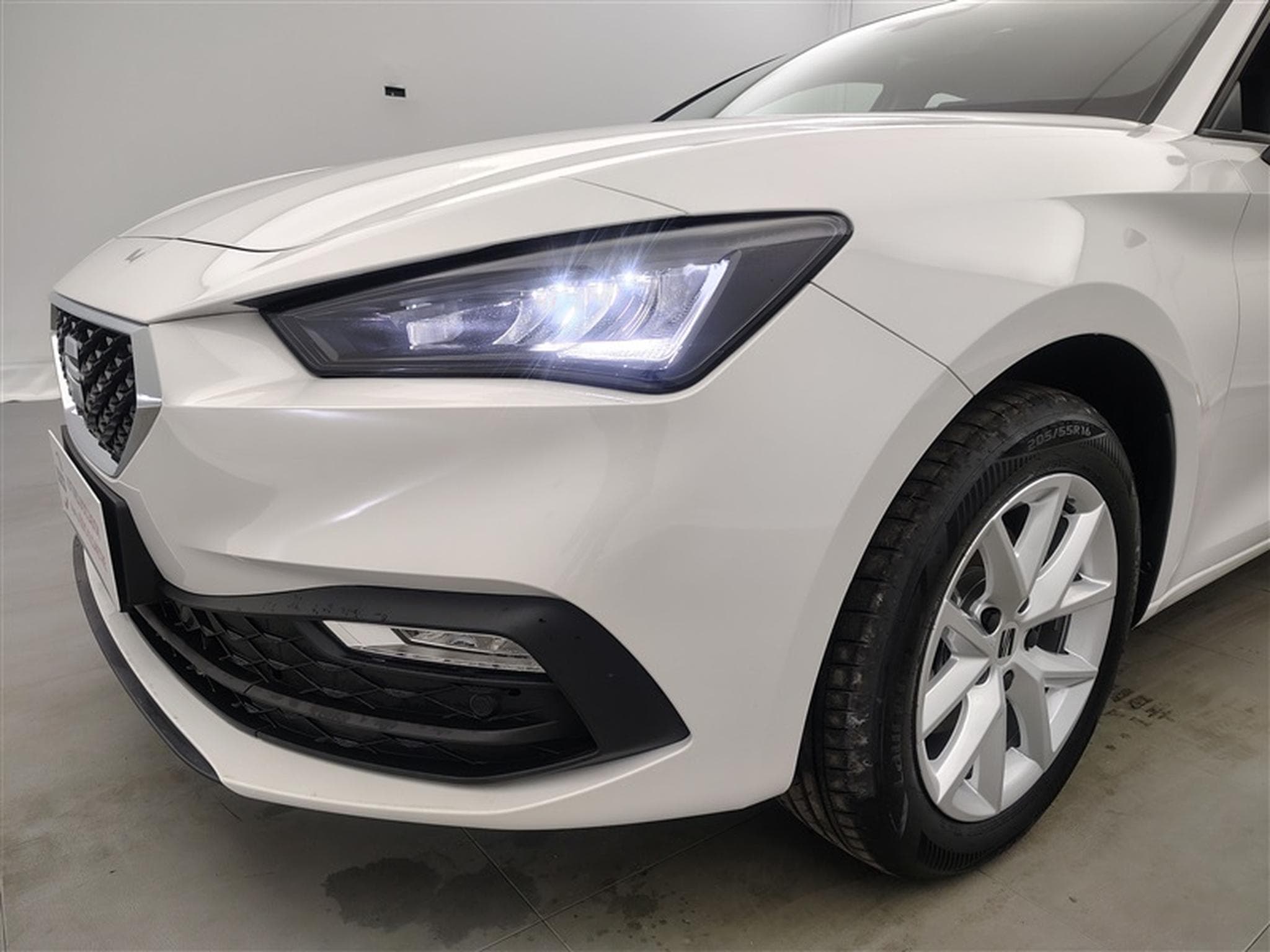 Seat Leon 1.5 eTSI 115cv DSG Style FULL LED / PDC AV+AR / JA 16" (2026) - Photo 15