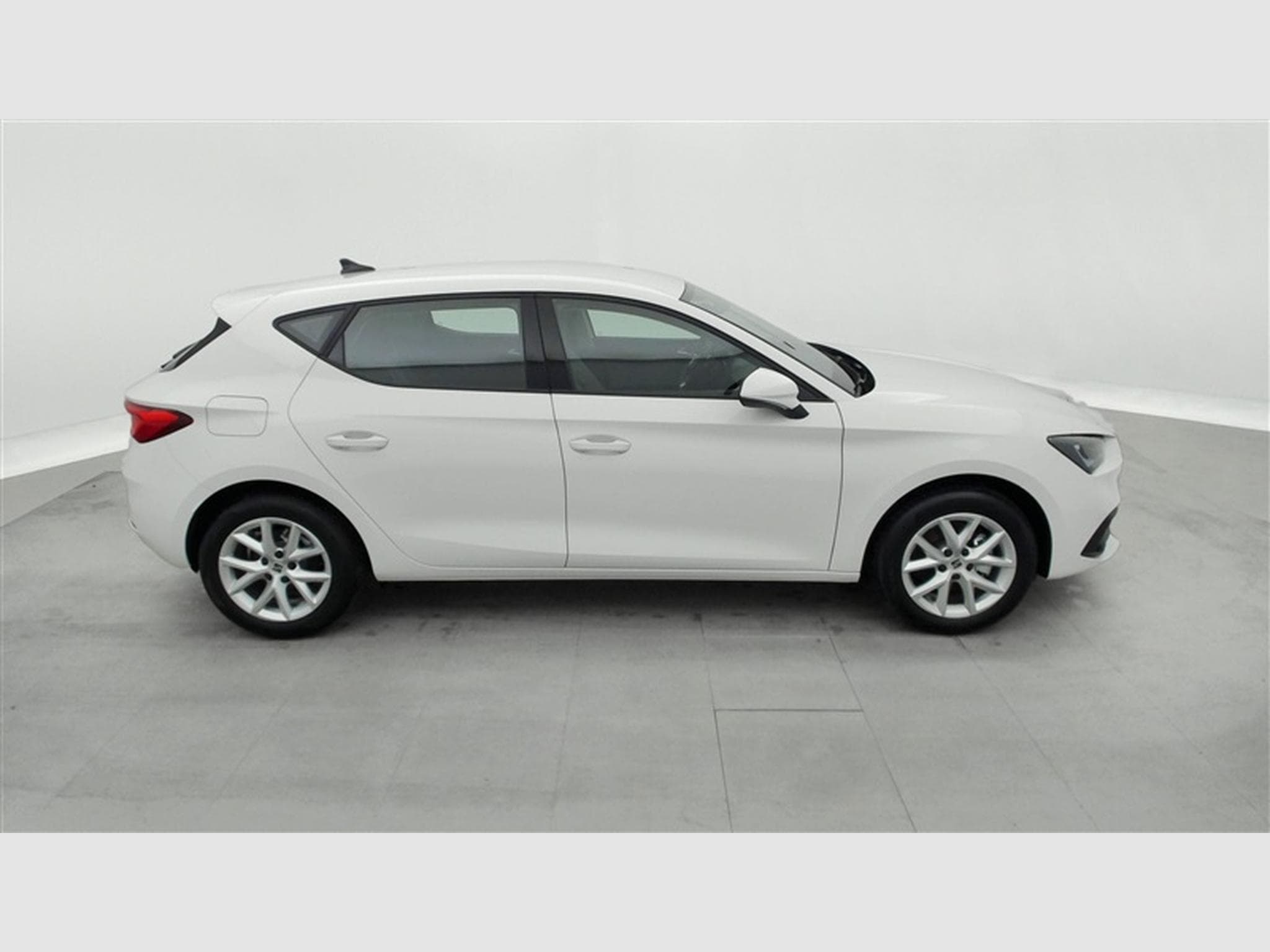Seat Leon 1.5 eTSI 115cv DSG Style FULL LED / PDC AV+AR / JA 16" (2026) - Photo 23