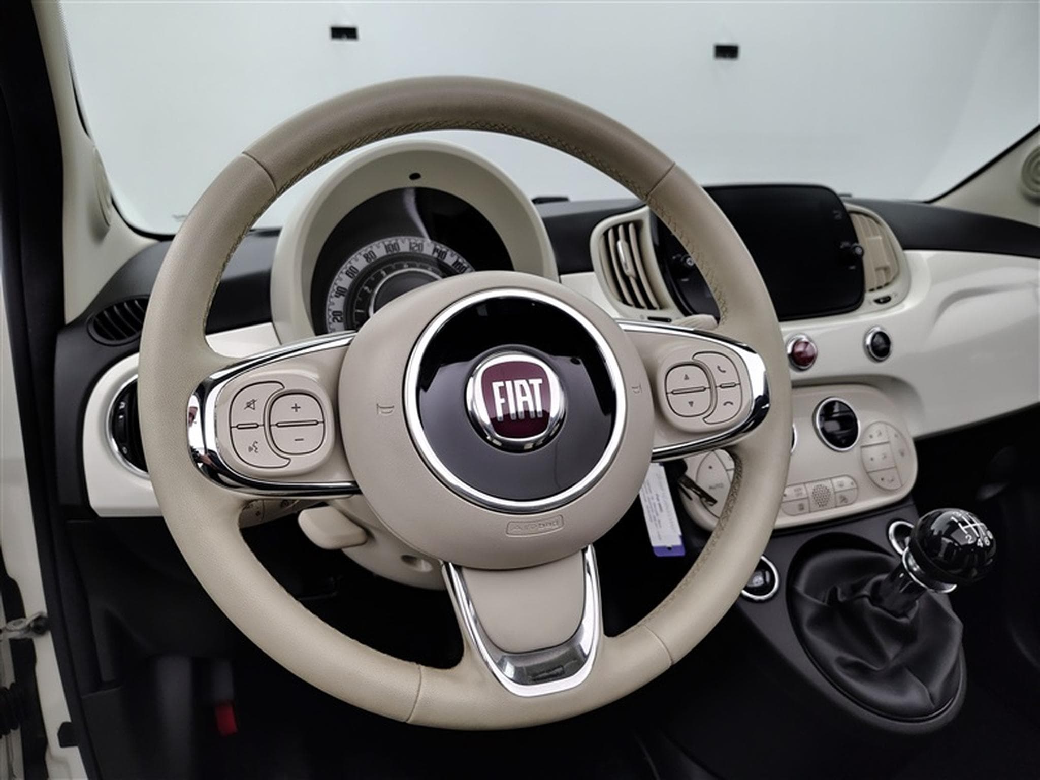 Fiat 500 1.0i MHEV Dolcevita CARPLAY / CLIM AUTO / CUIR PARTIEL (2022) - Photo 9