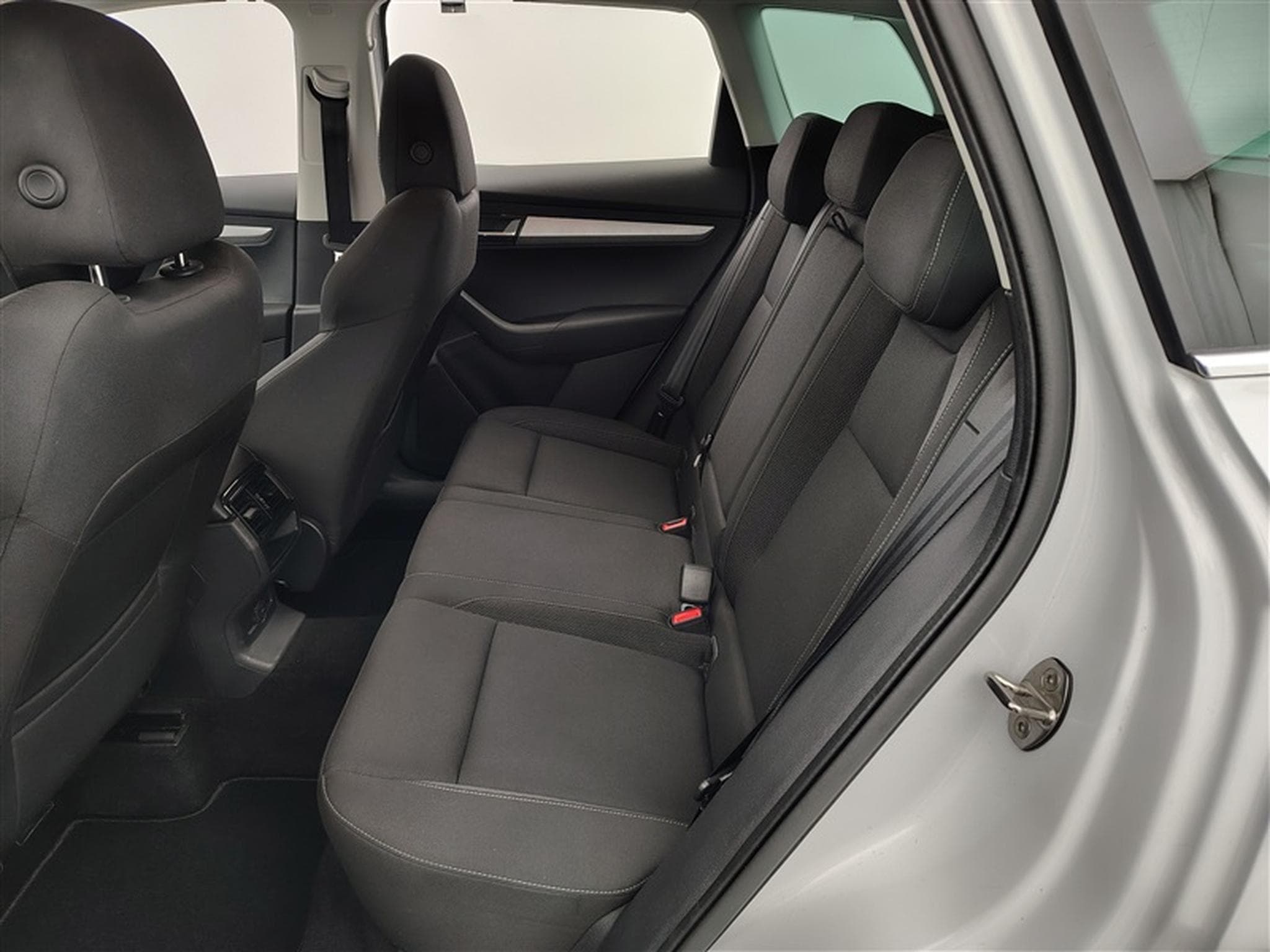 Skoda Karoq 1.5 TSI ACT Selection DSG (2024) - Photo 13
