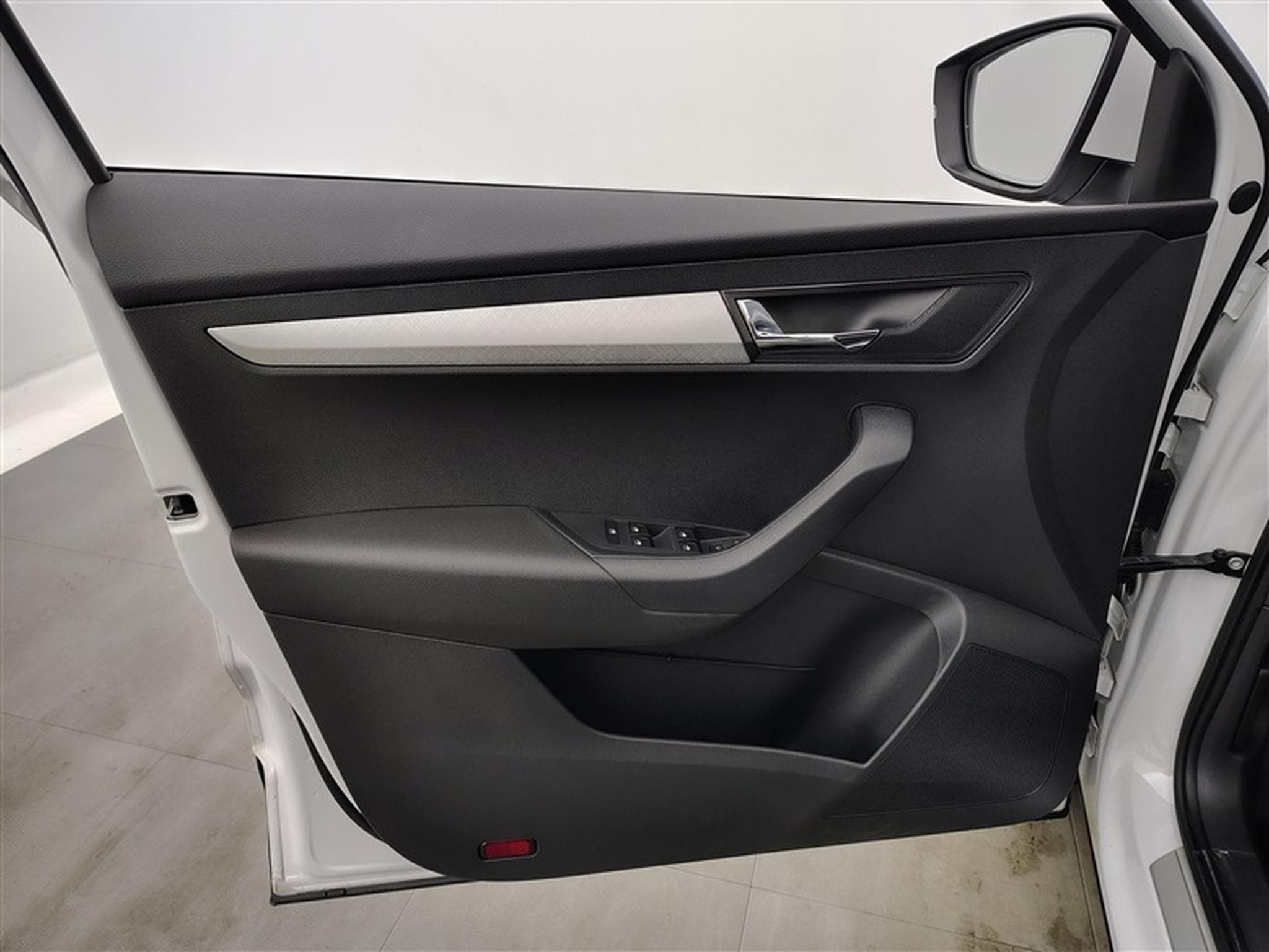 Skoda Karoq 1.5 TSI ACT Selection DSG (2024) - Photo 17