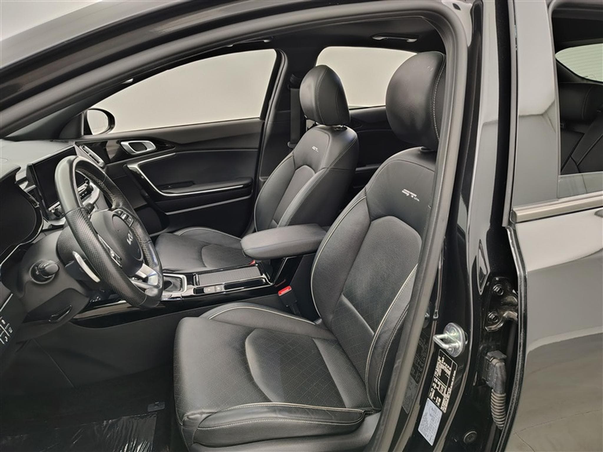 Kia XCeed 1.6 CRDI GT Line MHEV DCT (2023) - Photo 7