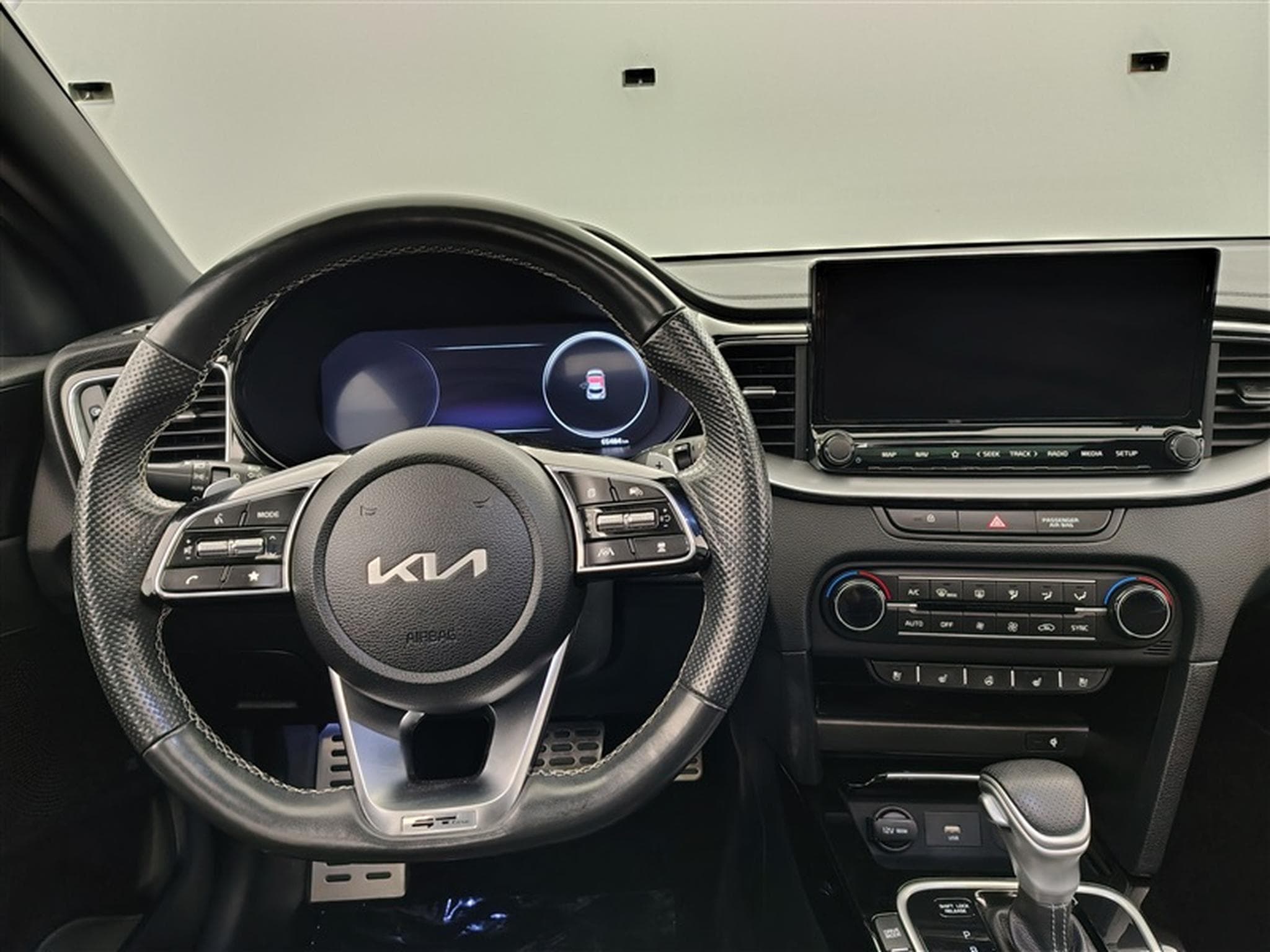 Kia XCeed 1.6 CRDI GT Line MHEV DCT (2023) - Photo 9